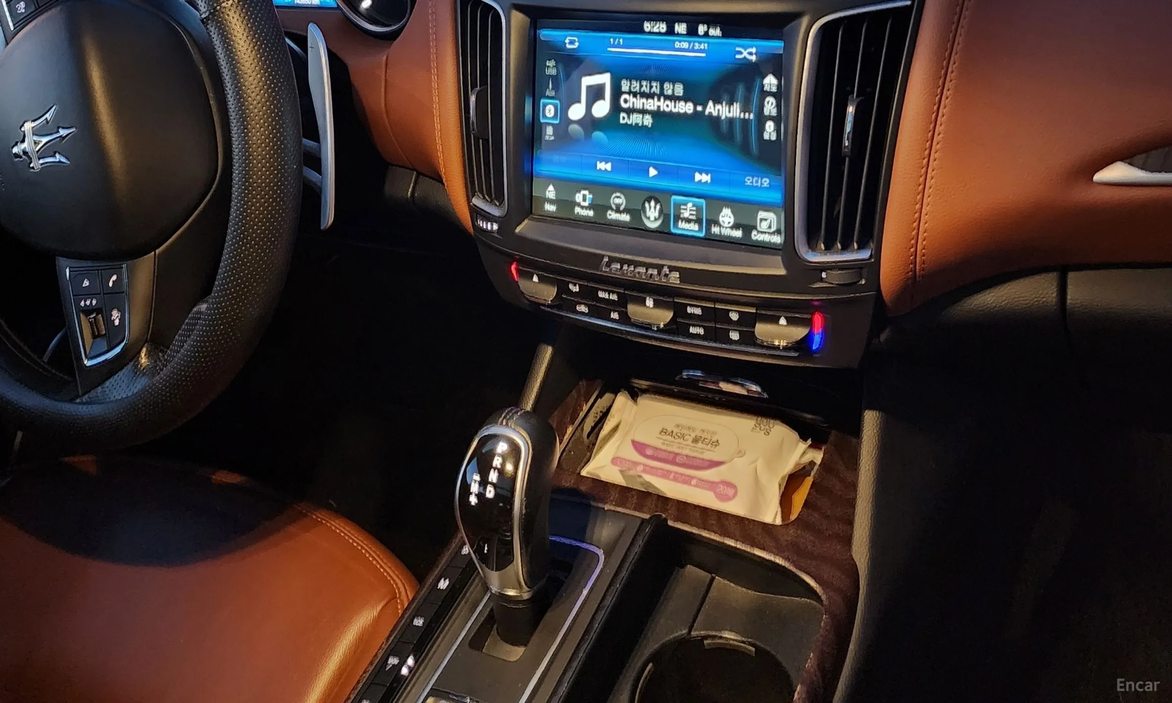 Maserati Levante превью 13