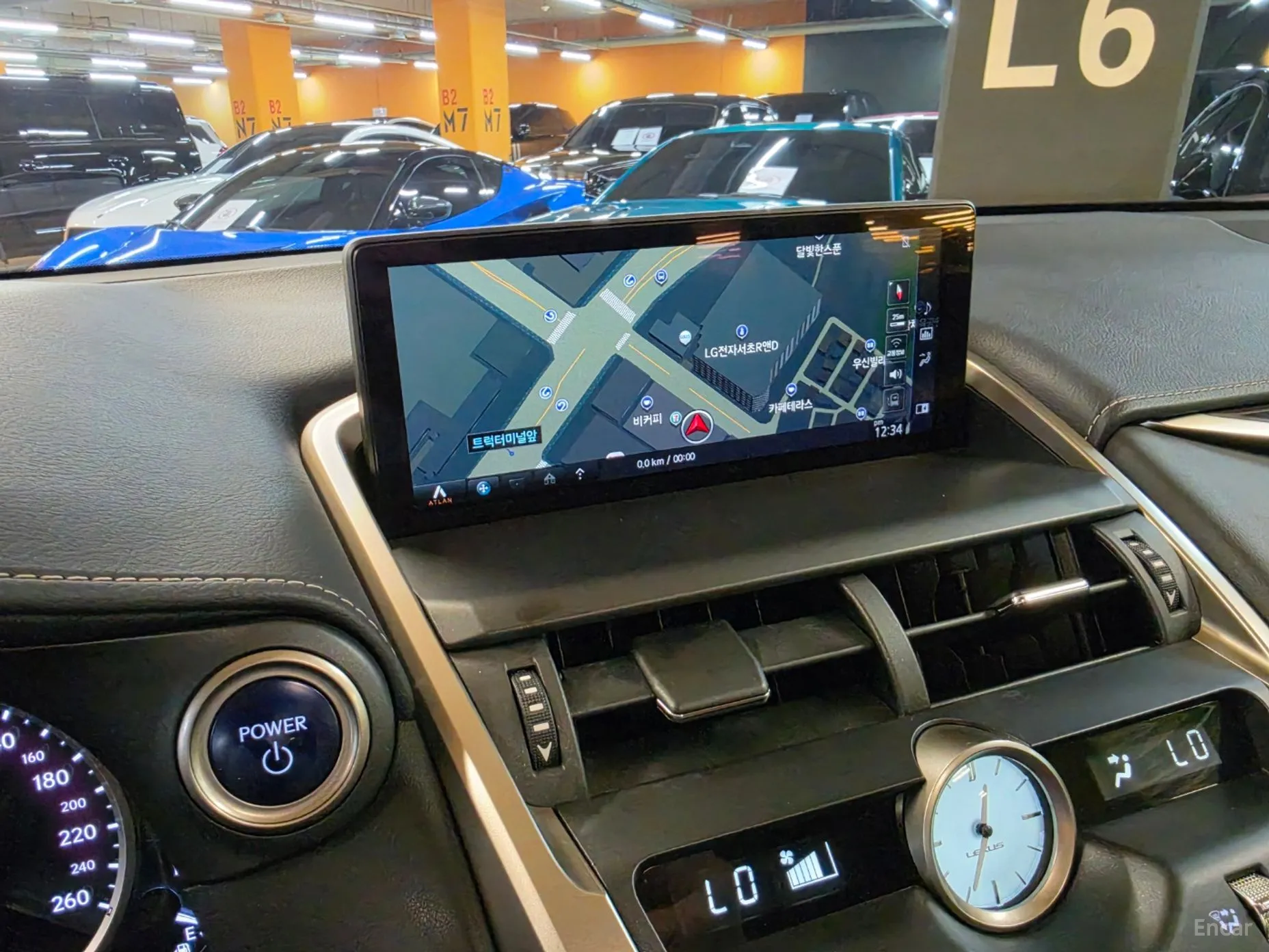 Lexus NX300h превью 11