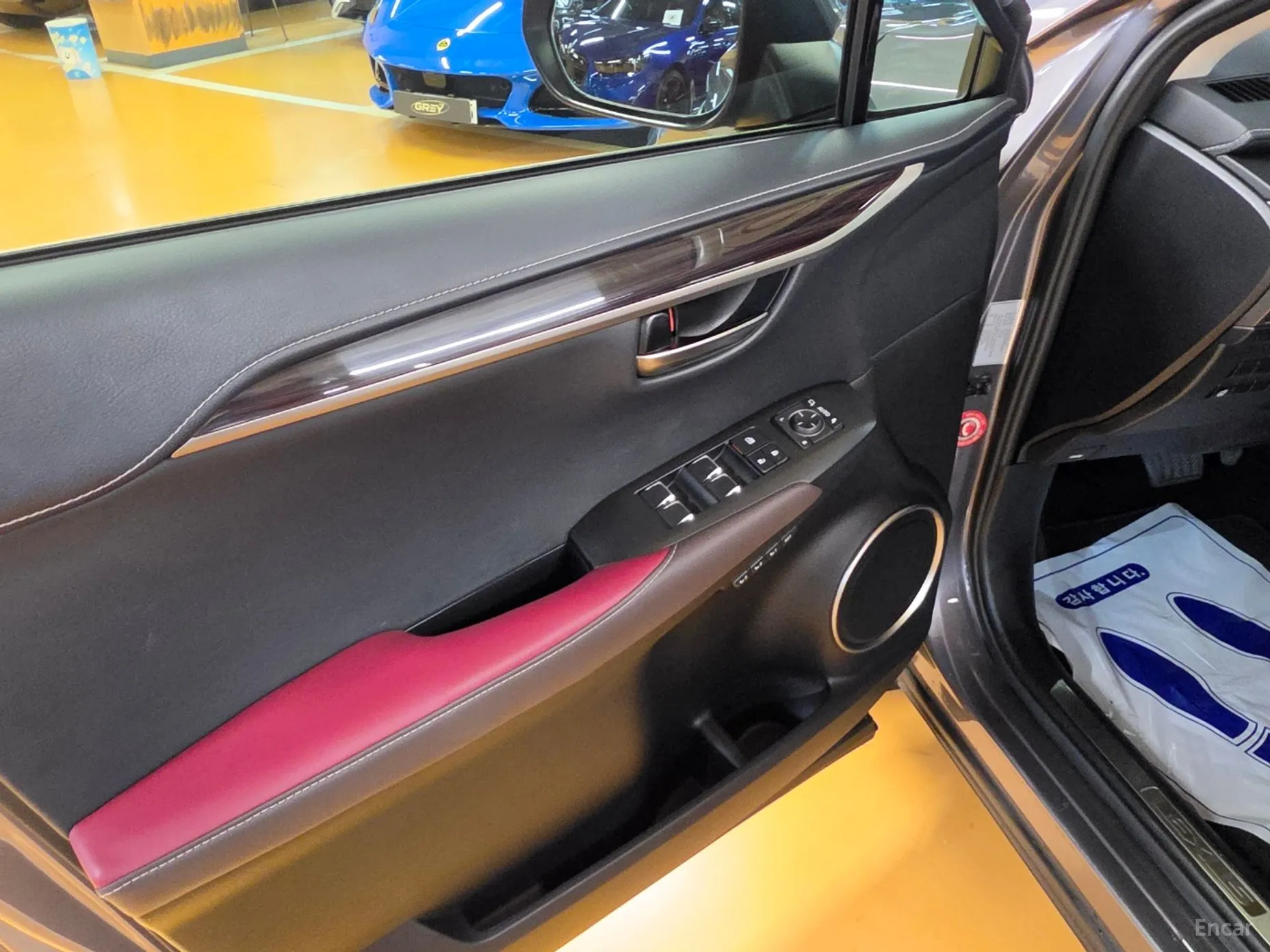 Lexus NX300h превью 16