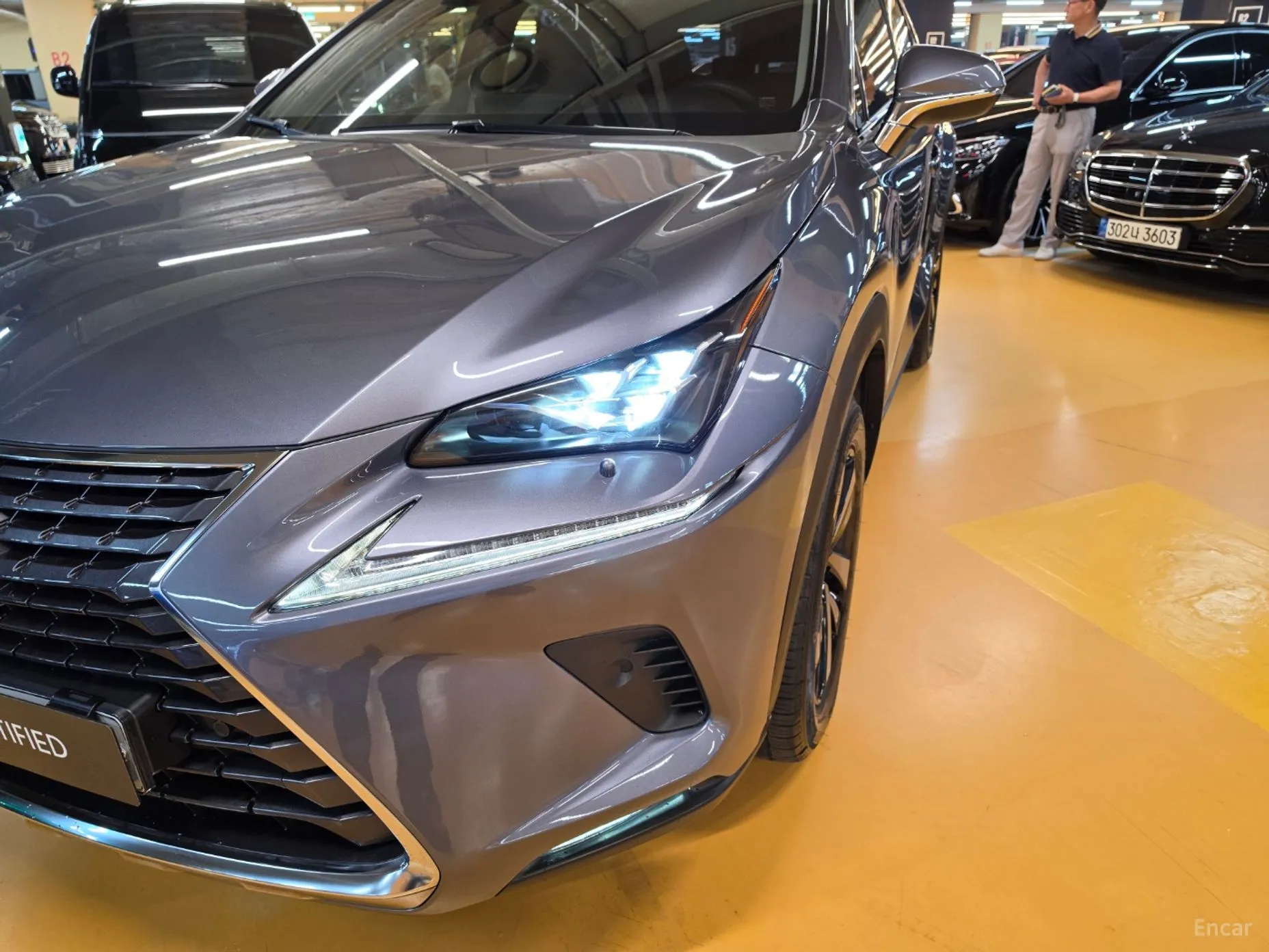 Lexus NX300h превью 17