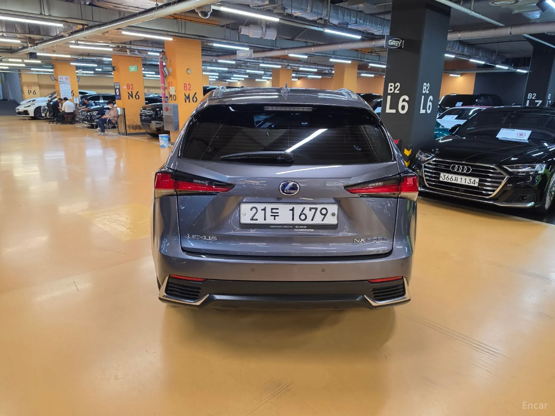 Lexus NX300h превью 4