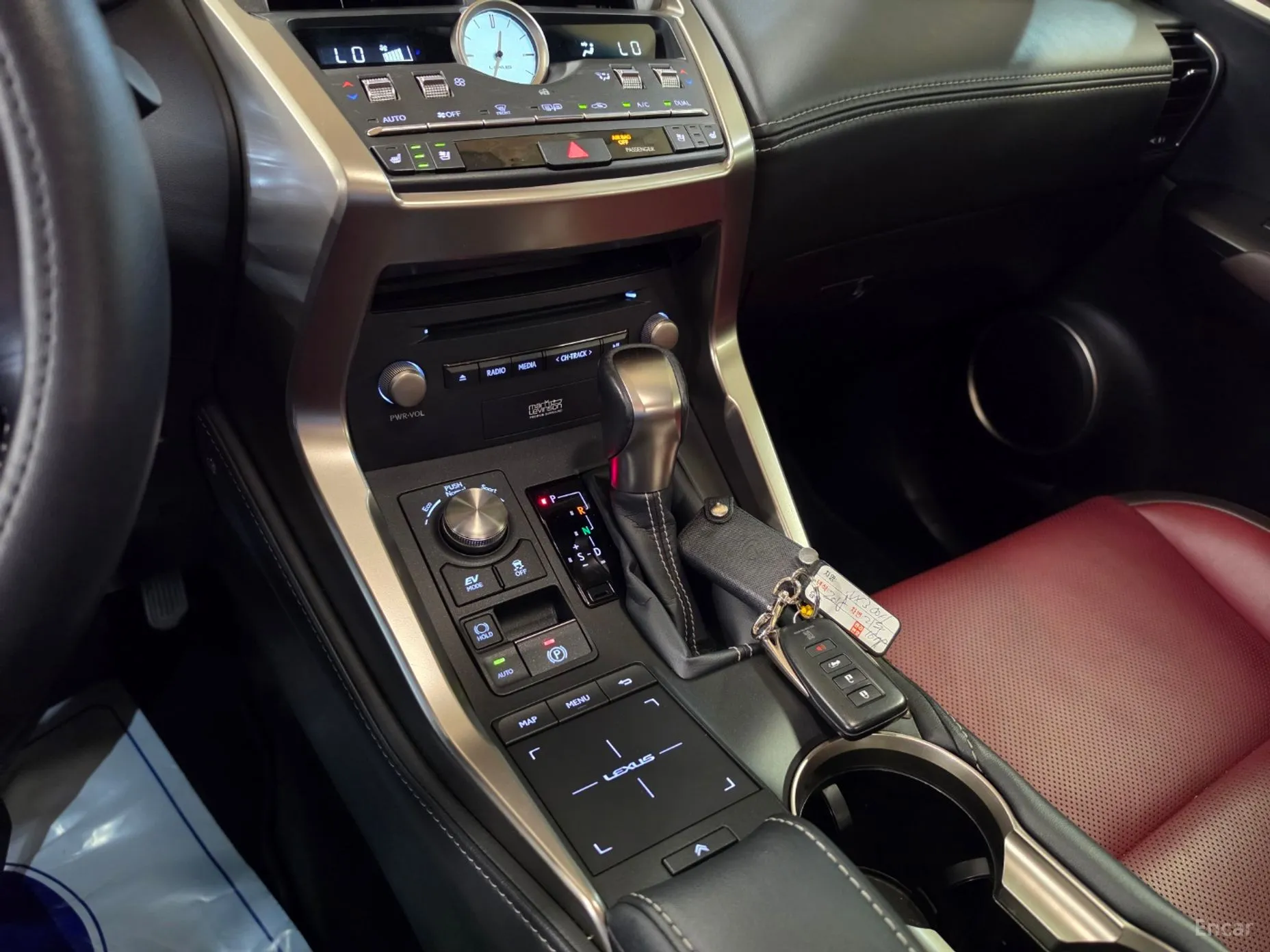 Lexus NX300h превью 9