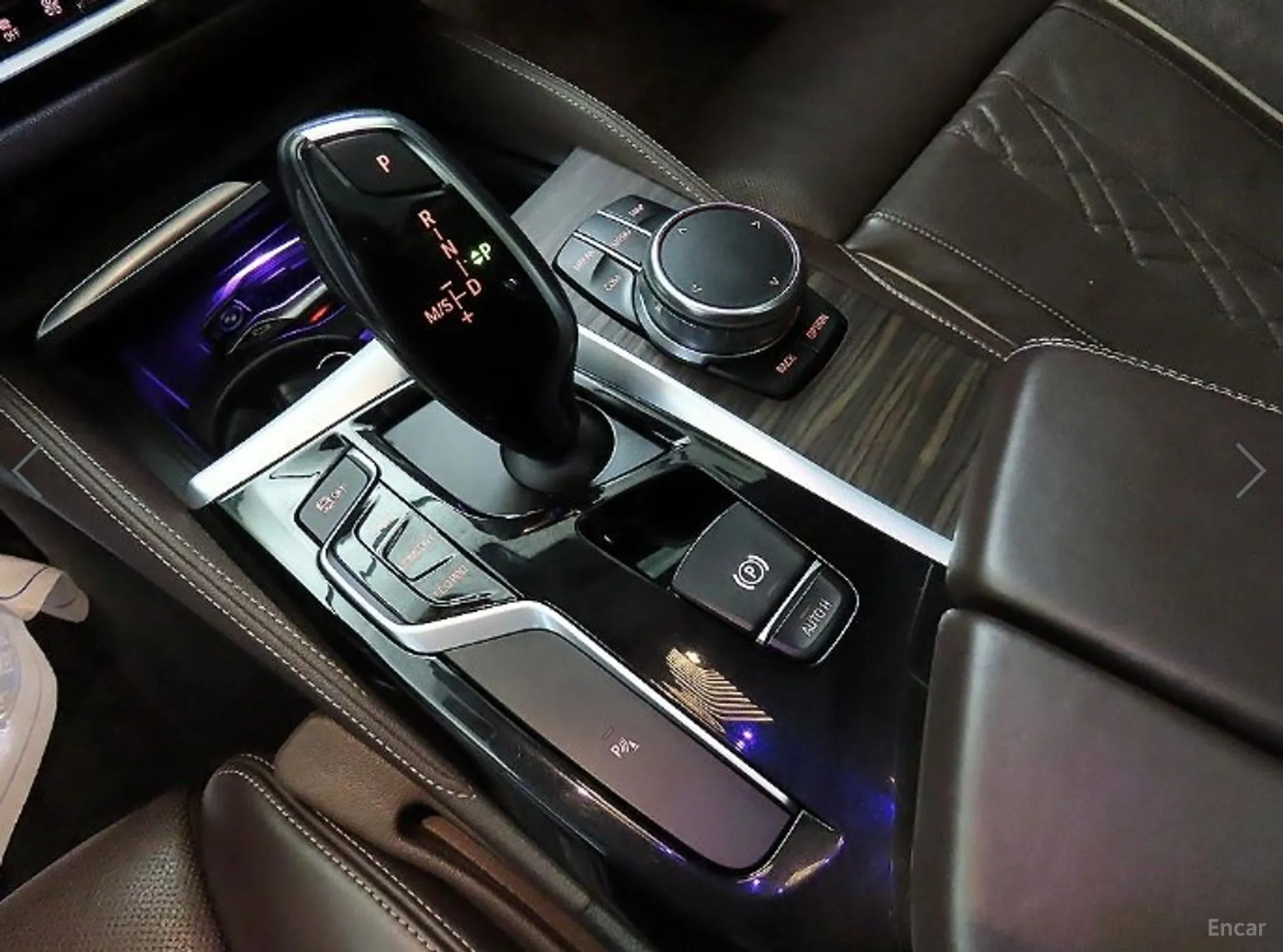 BMW 5 Series (G30) превью 12