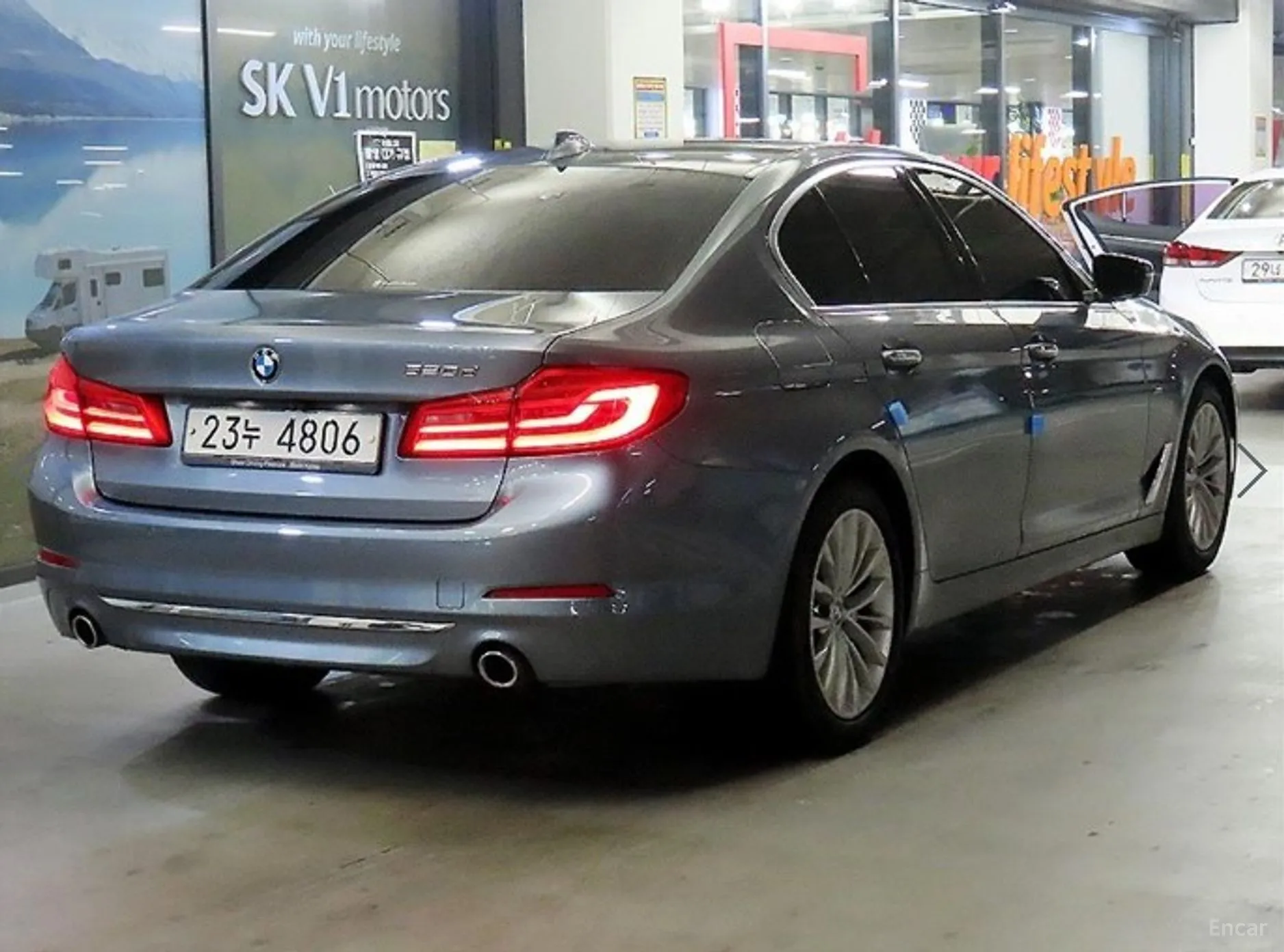 BMW 5 Series (G30) превью 4