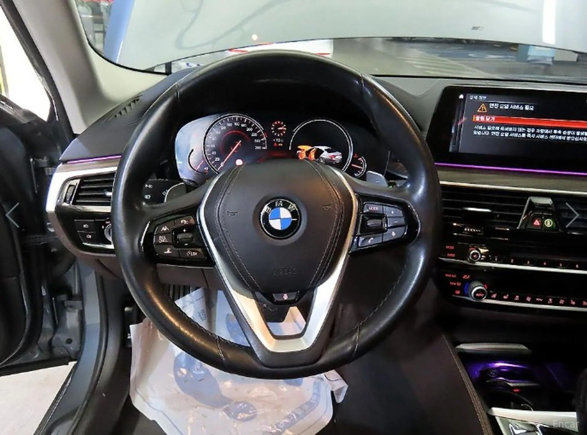 BMW 5 Series (G30) превью 8