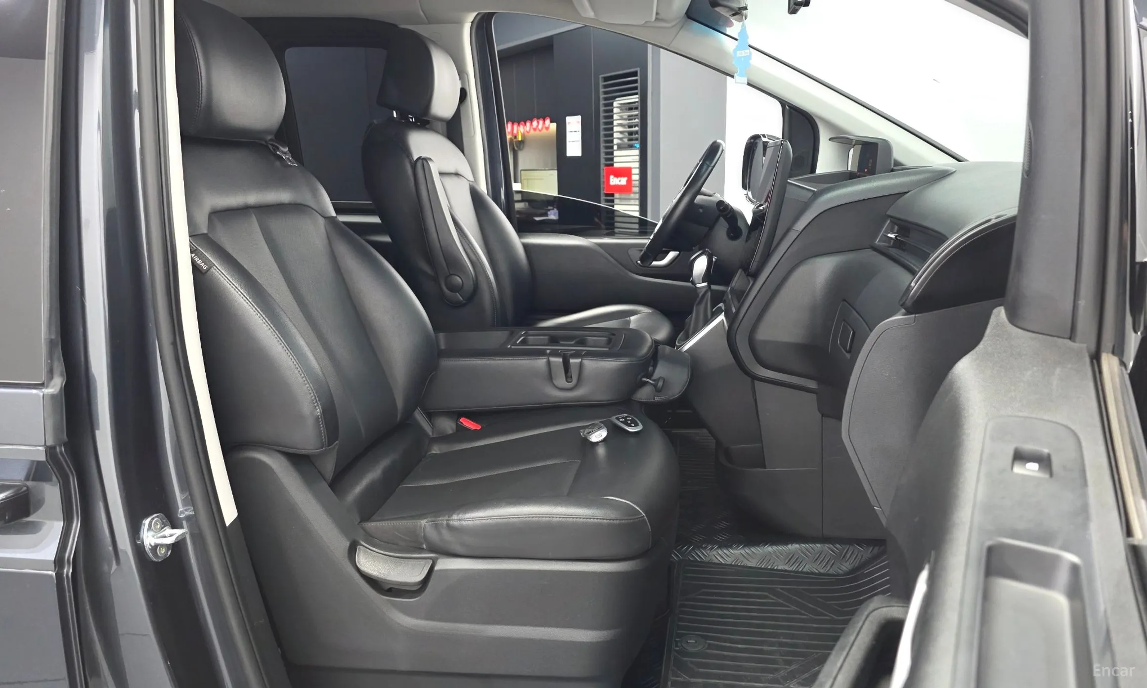 Hyundai Staria превью 11