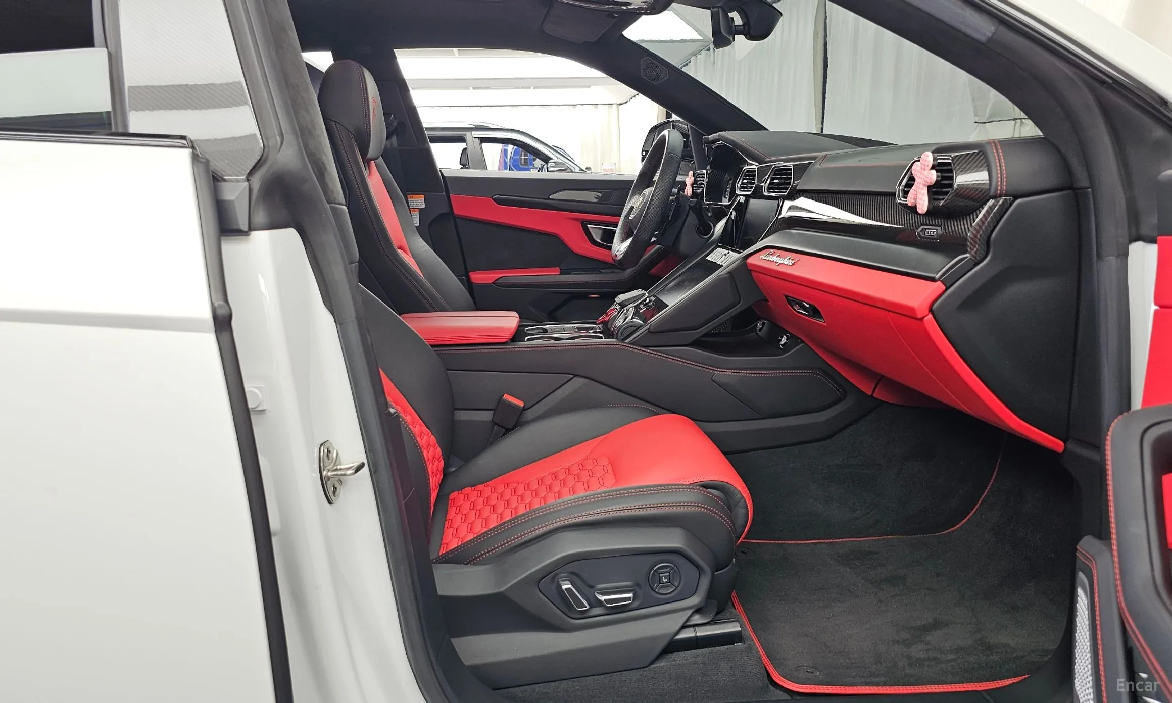 Lamborghini Urus превью 11