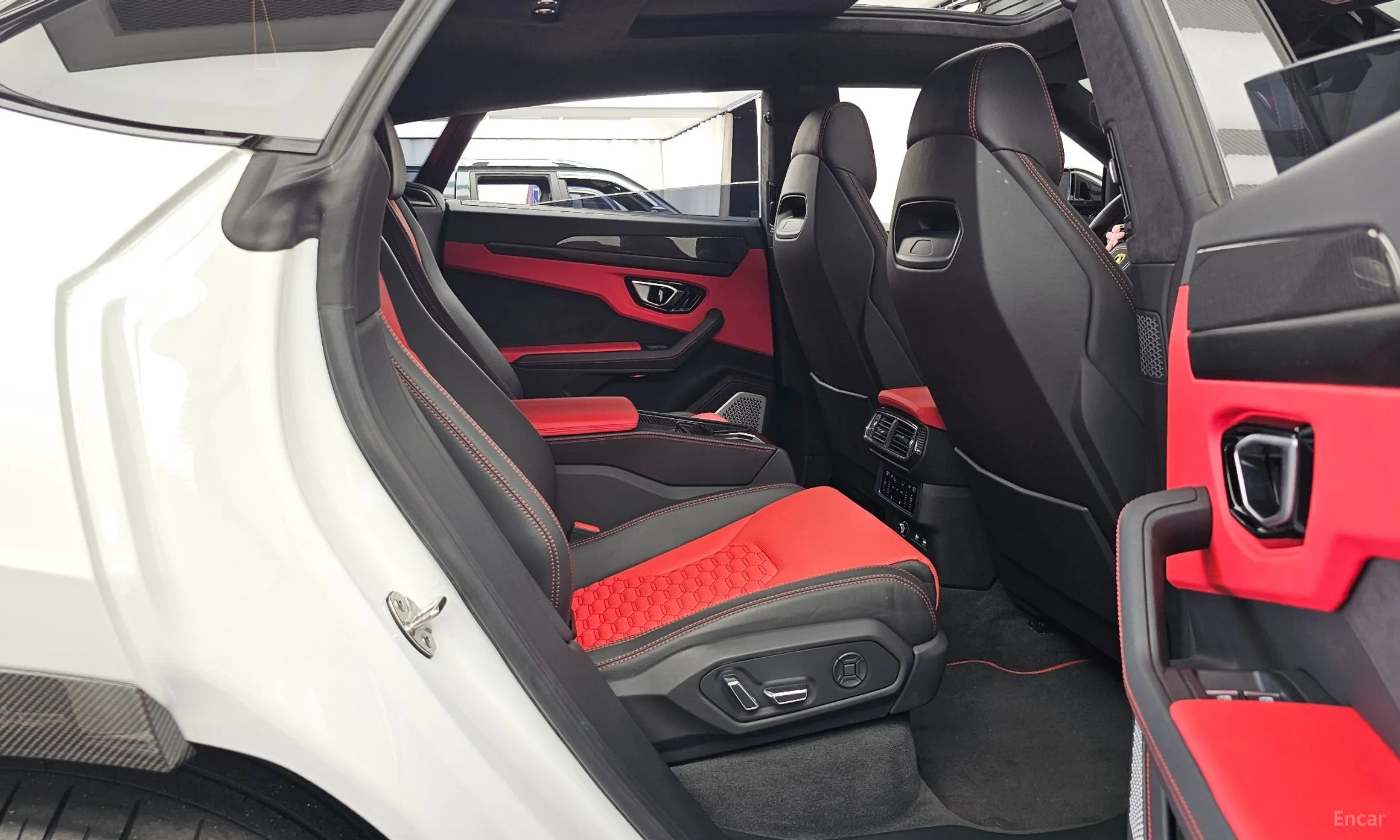 Lamborghini Urus превью 12