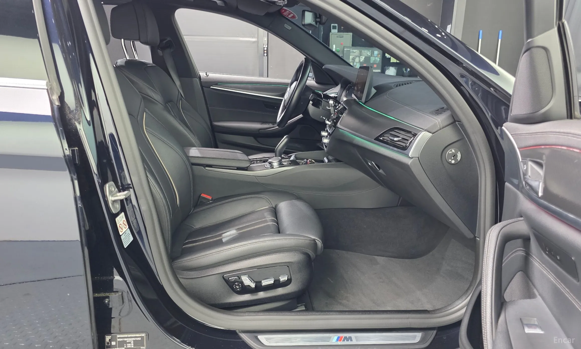 BMW 5 Series (G30) превью 11