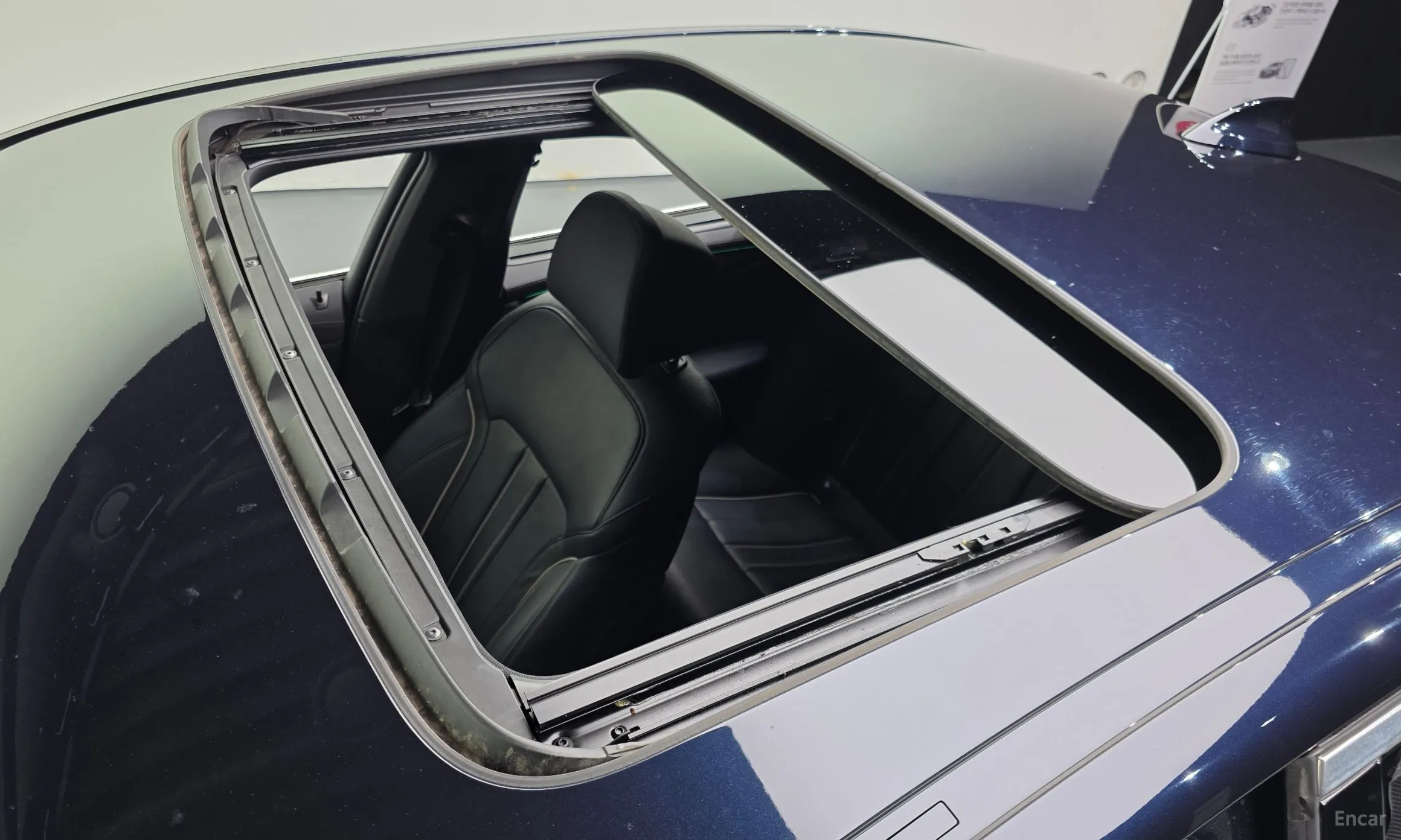 BMW 5 Series (G30) превью 19