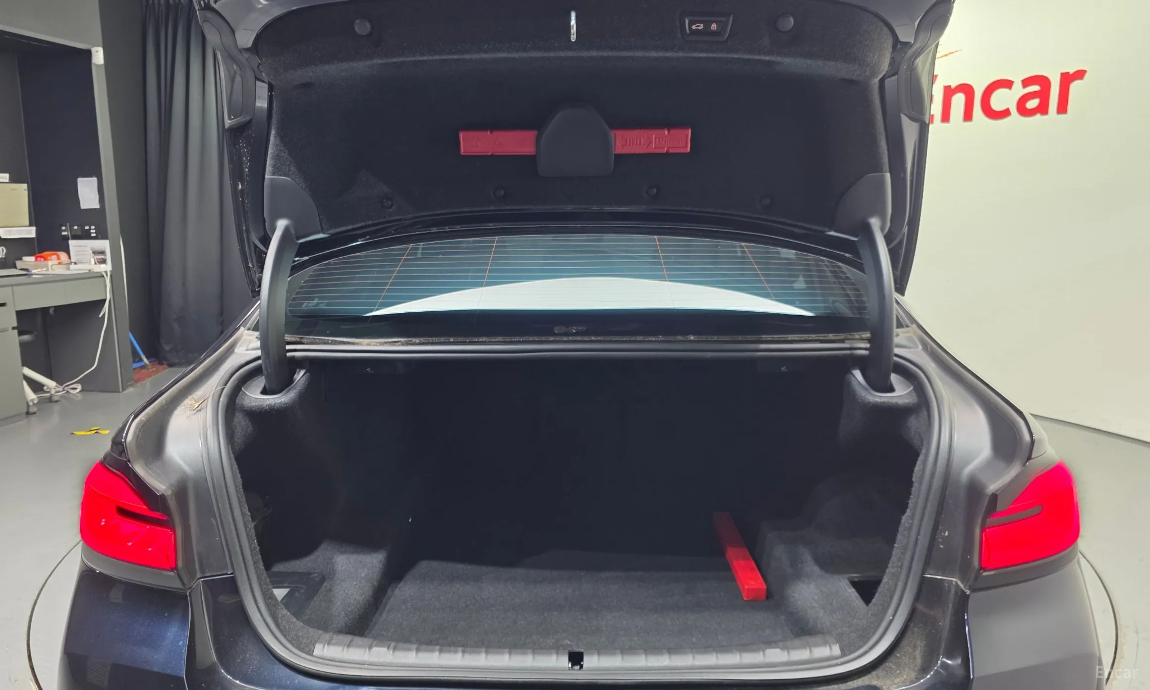 BMW 5 Series (G30) превью 20