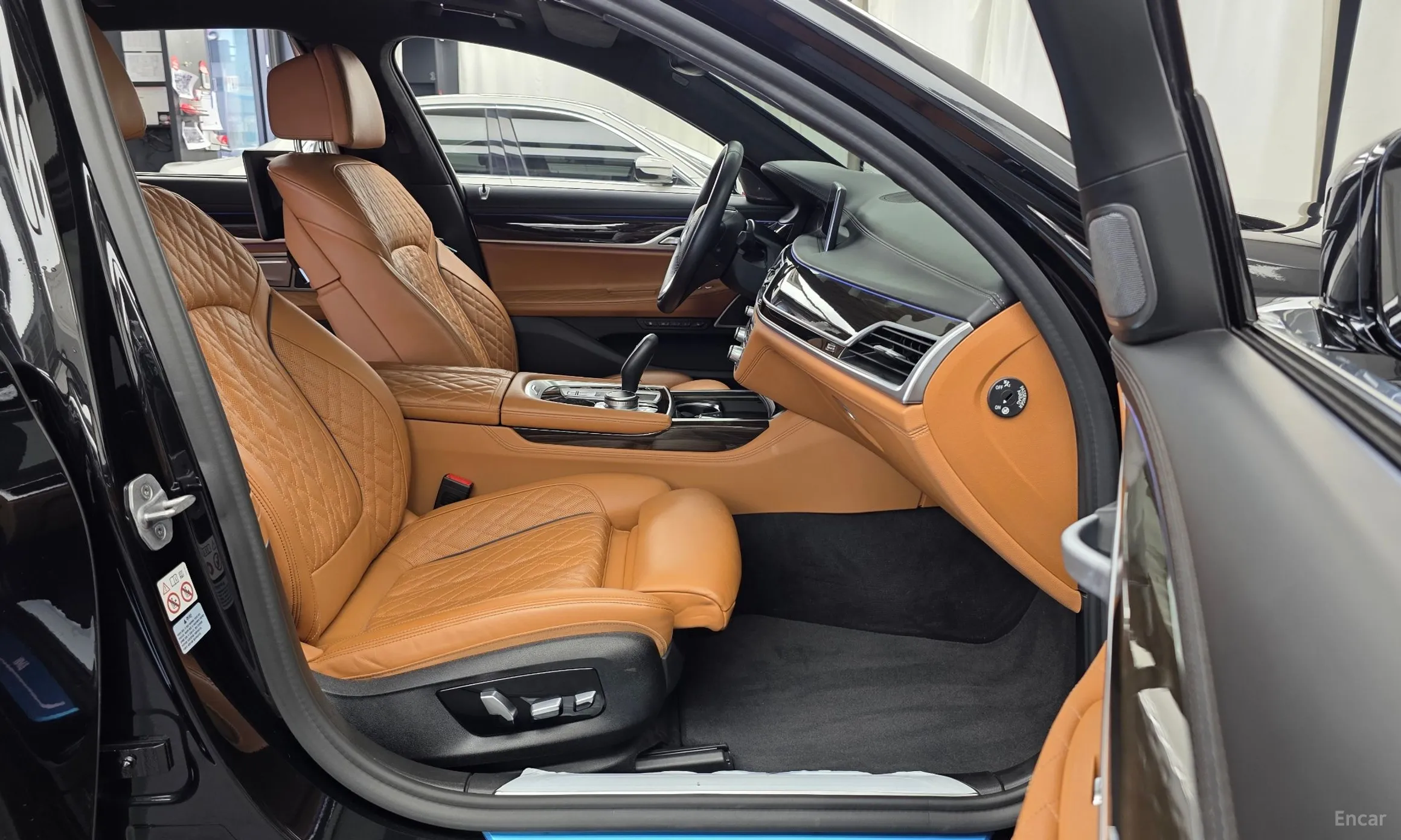 BMW 7 Series (G11) превью 11