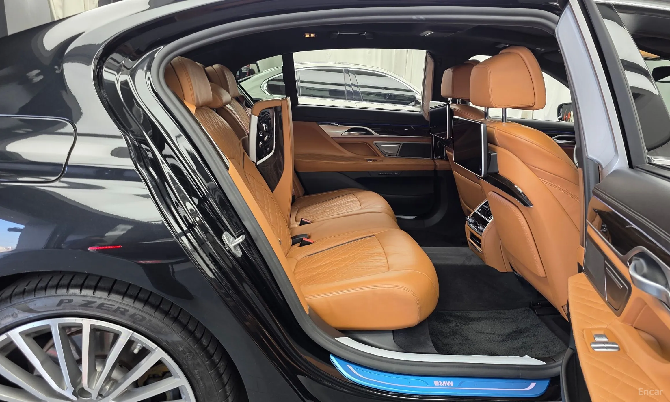 BMW 7 Series (G11) превью 12