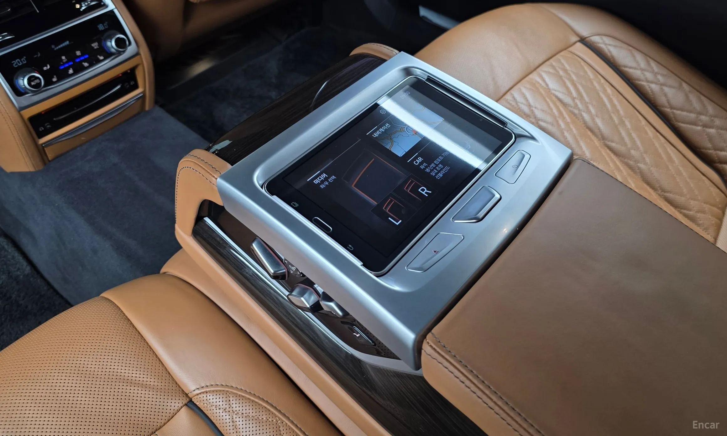 BMW 7 Series (G11) превью 19
