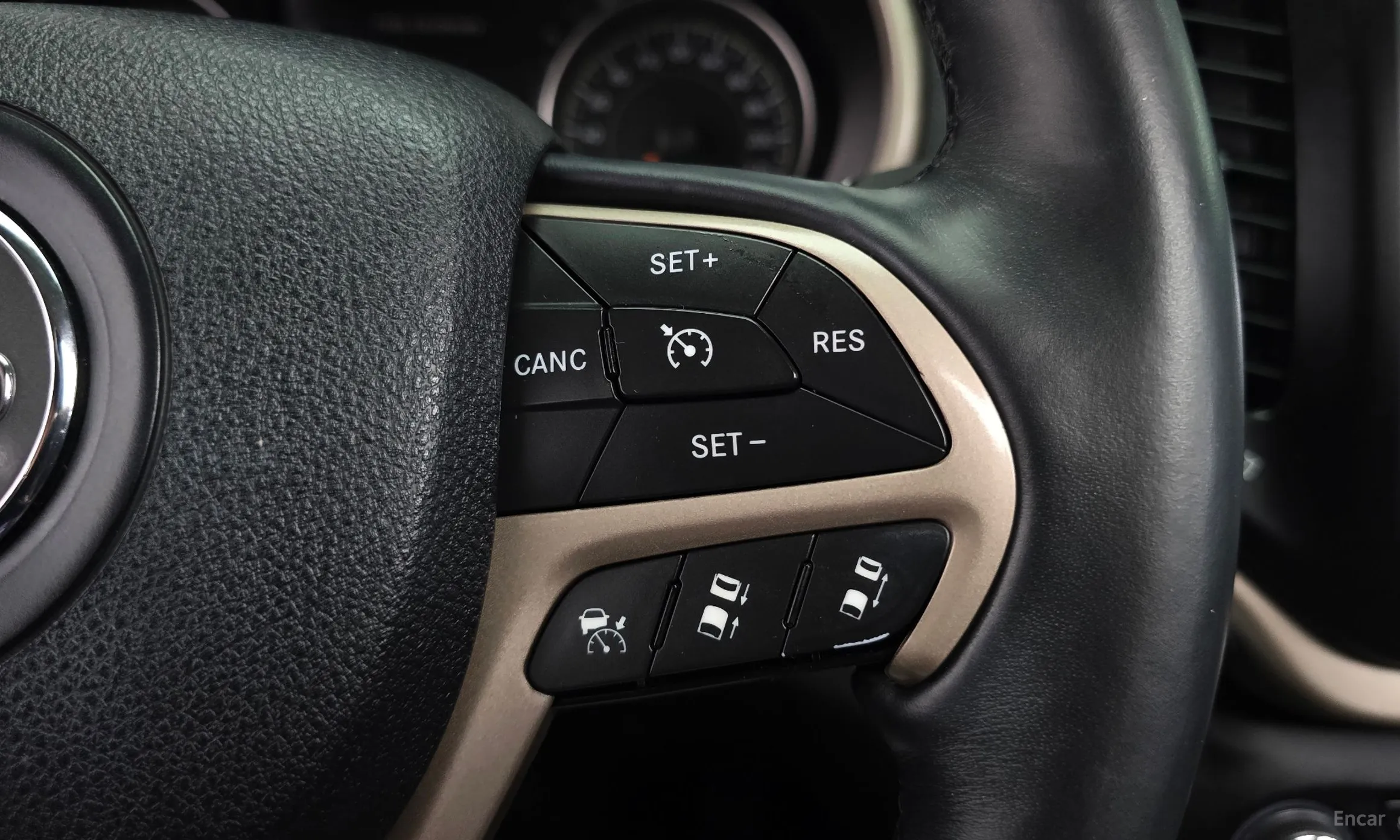 Jeep Cherokee (KL) превью 15