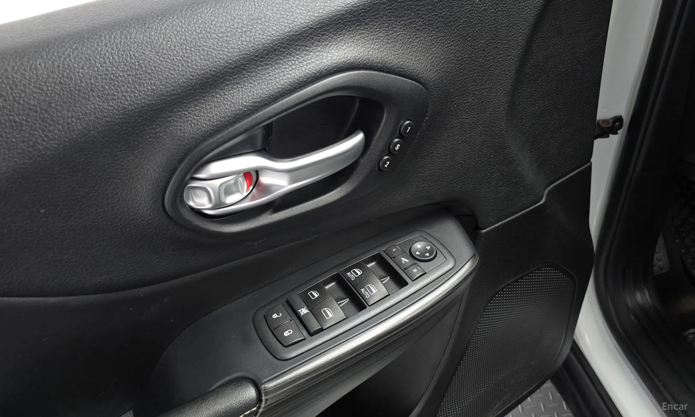 Jeep Cherokee (KL) превью 17