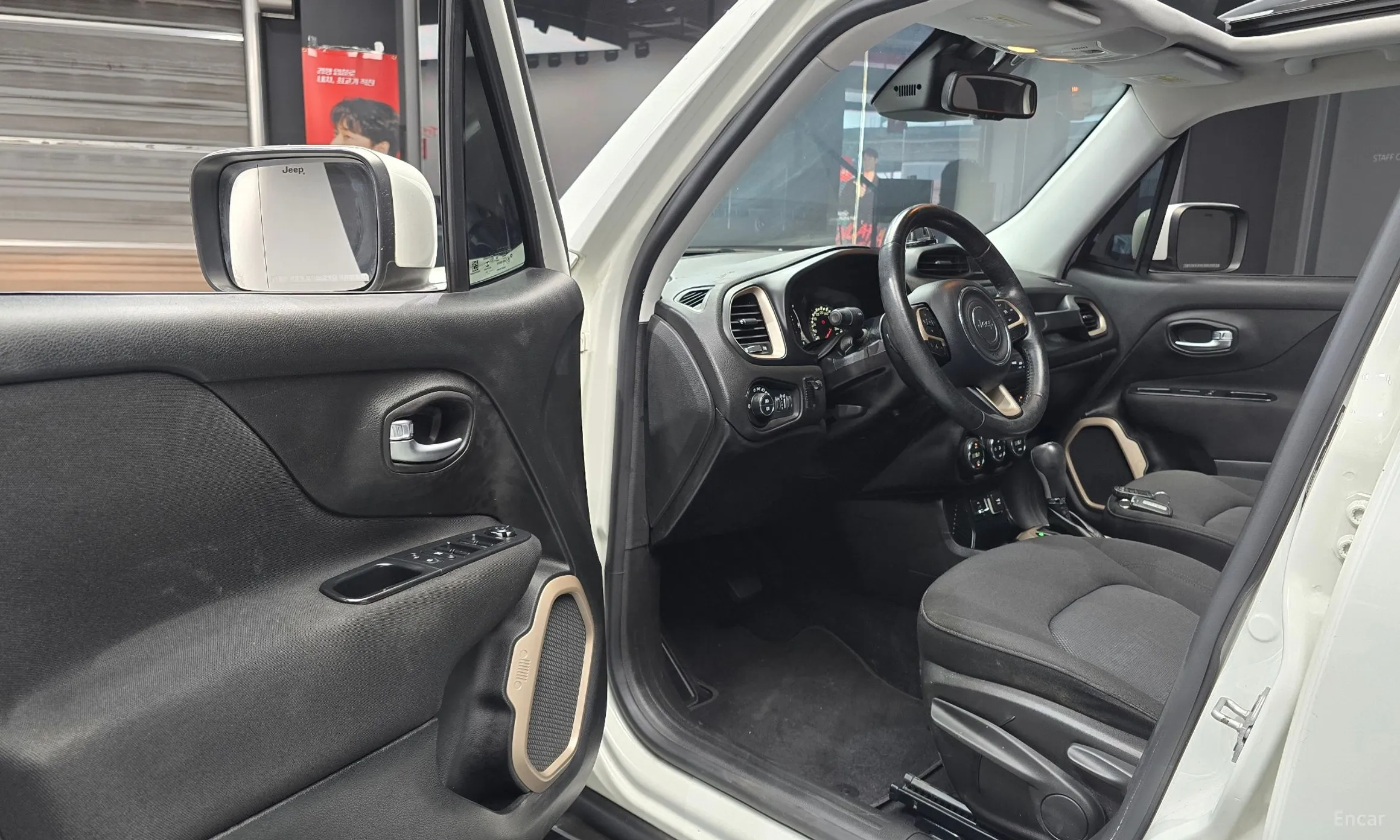 Jeep Renegade превью 10