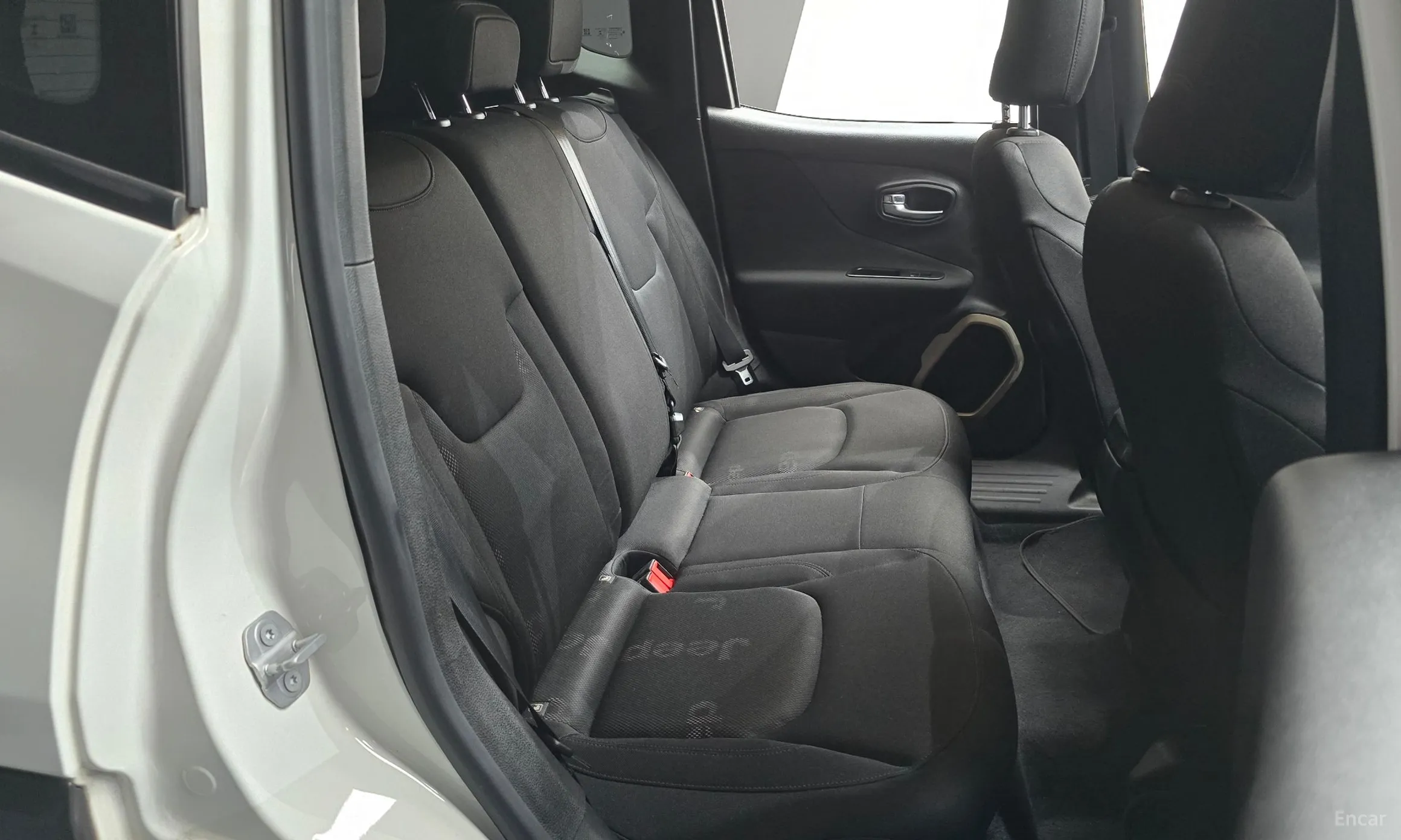 Jeep Renegade превью 12