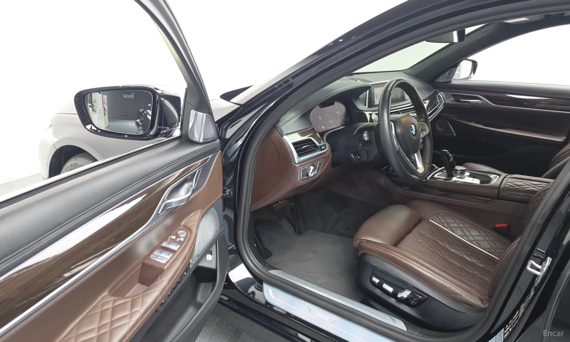 BMW 7 Series (G11) превью 10