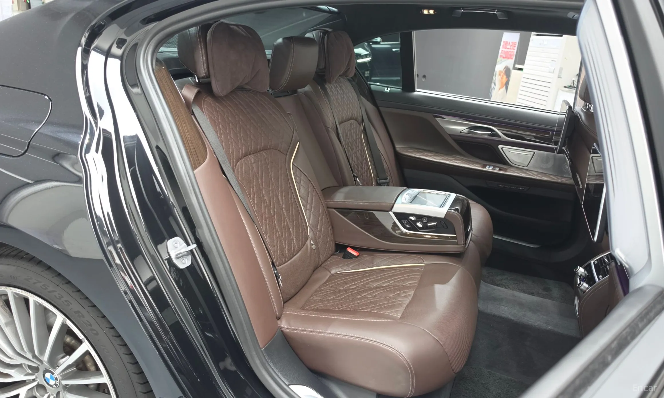 BMW 7 Series (G11) превью 11