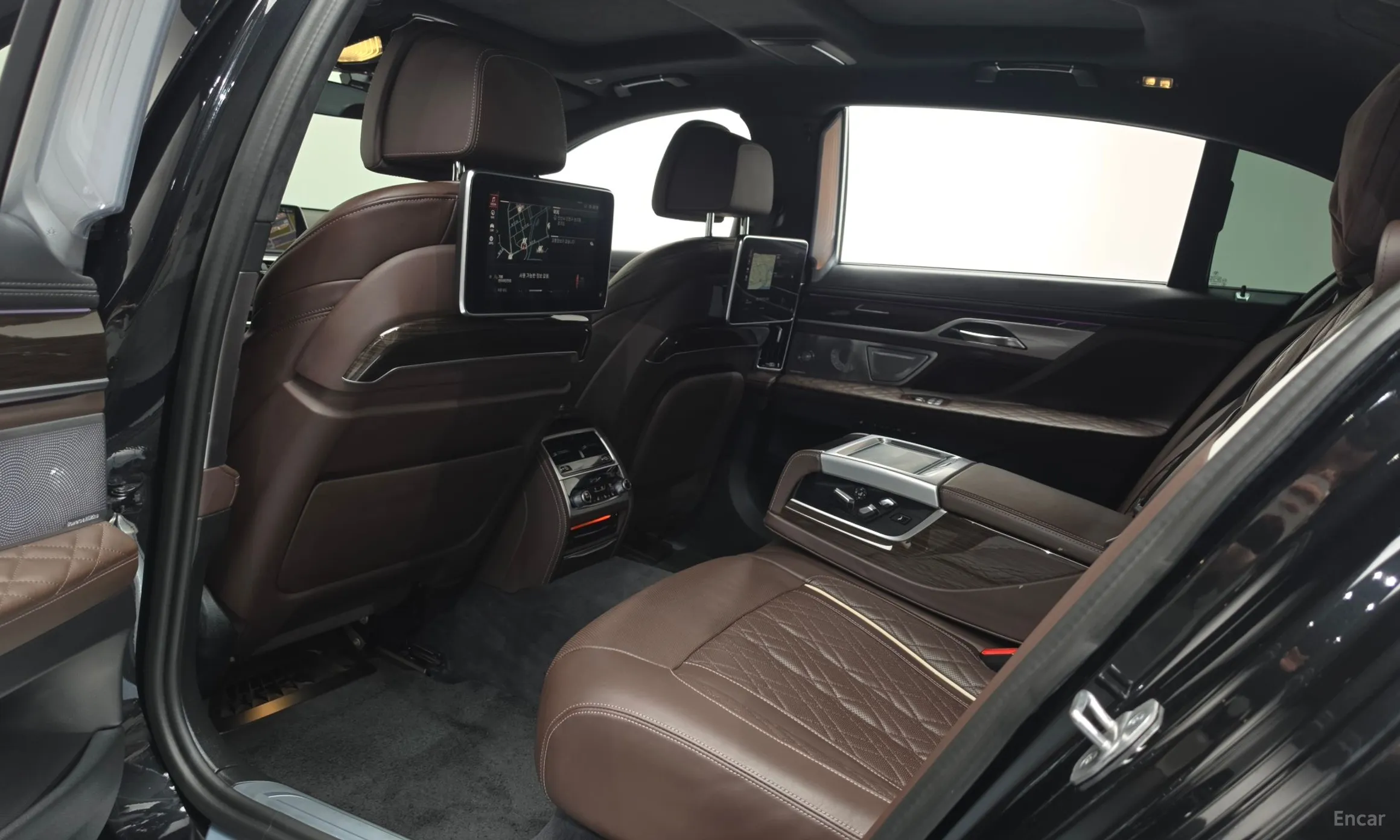 BMW 7 Series (G11) превью 12