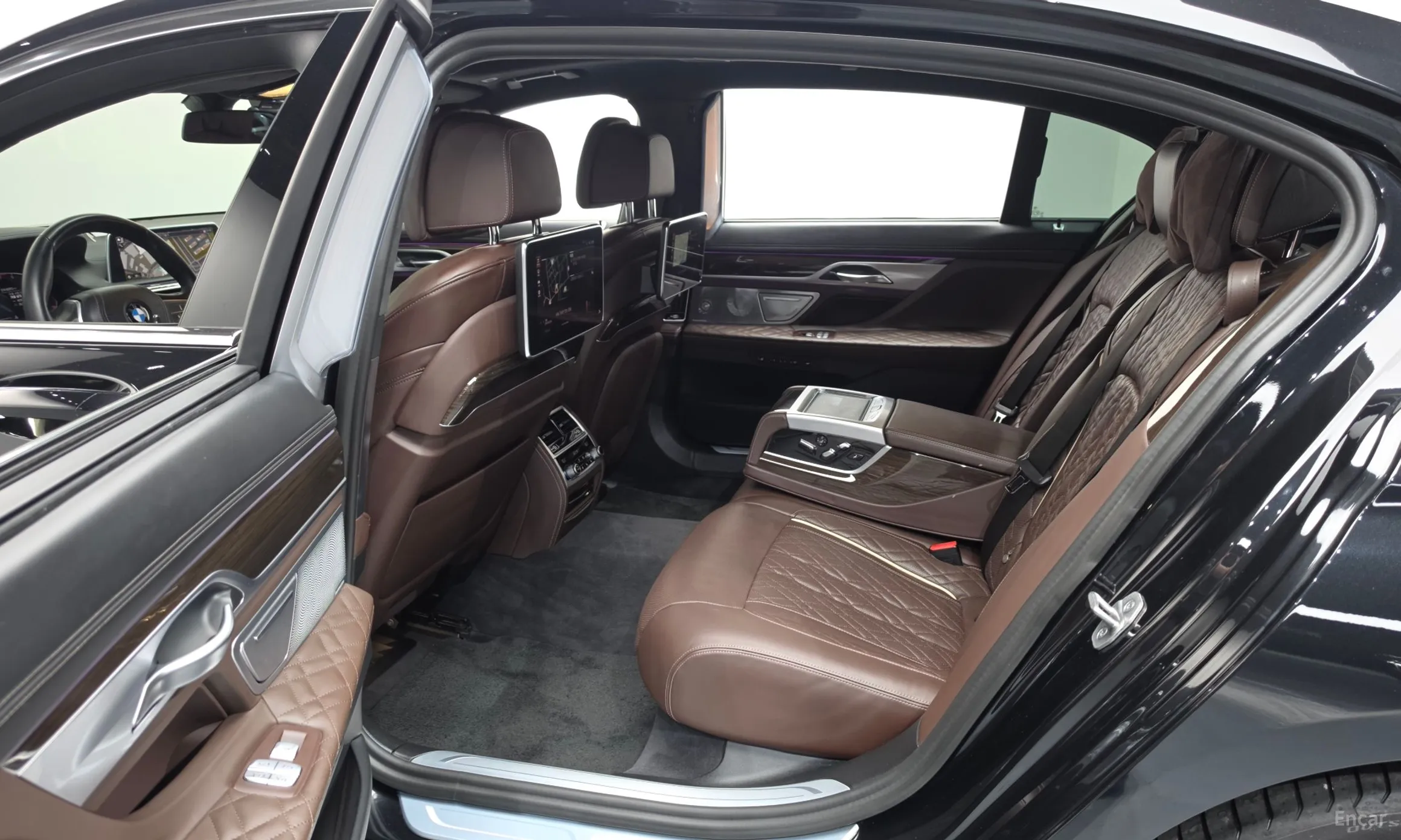 BMW 7 Series (G11) превью 13