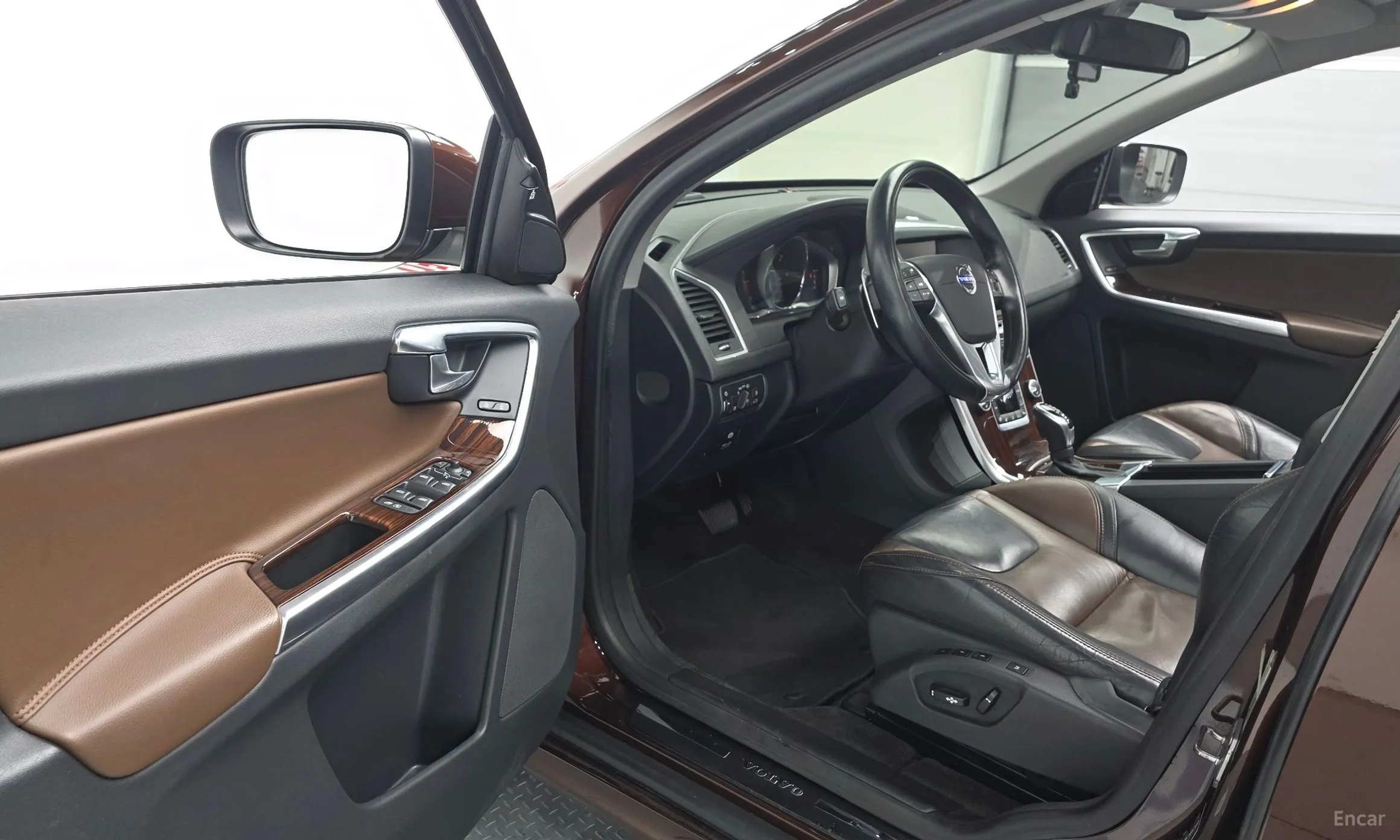 Volvo XC60 превью 10