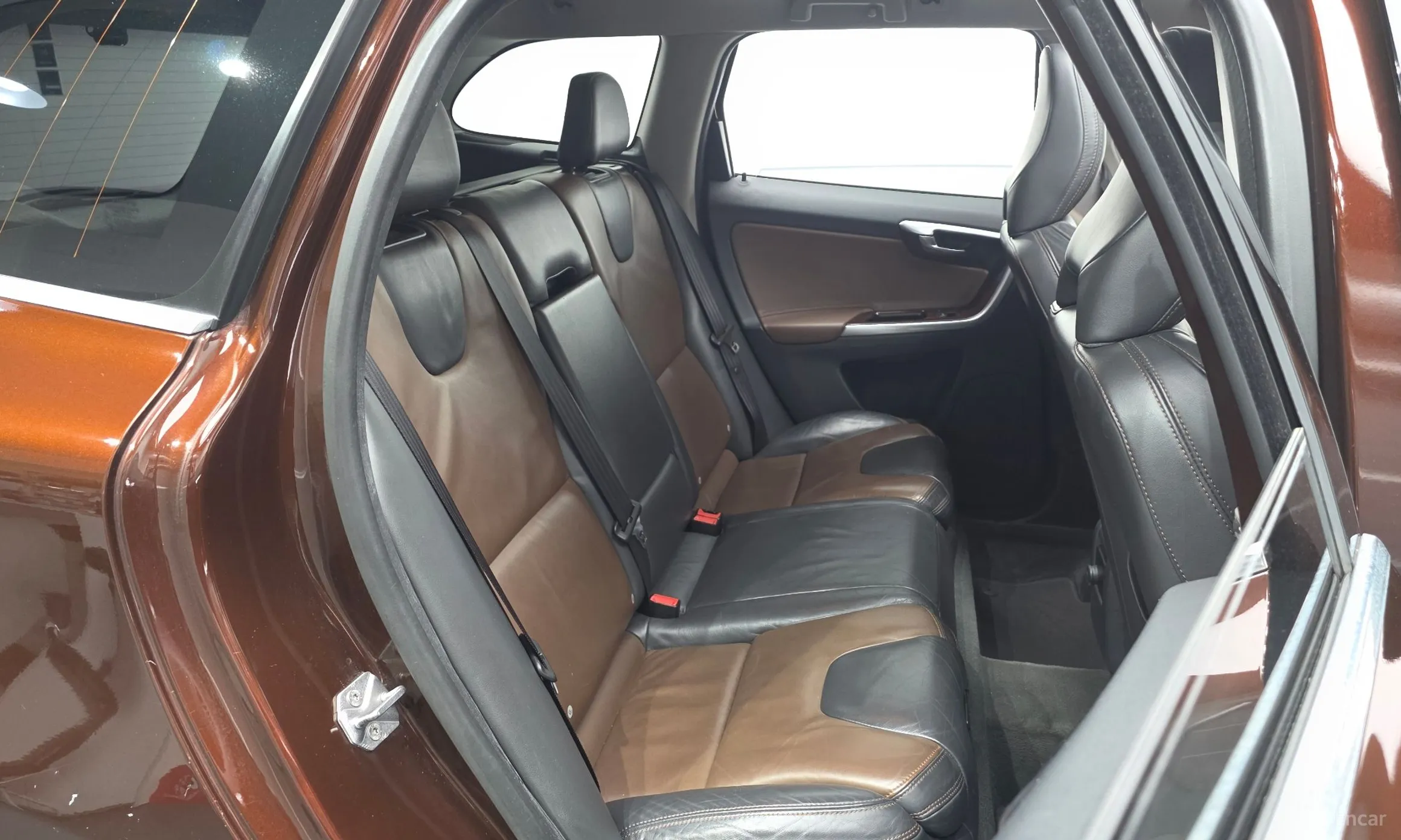 Volvo XC60 превью 11
