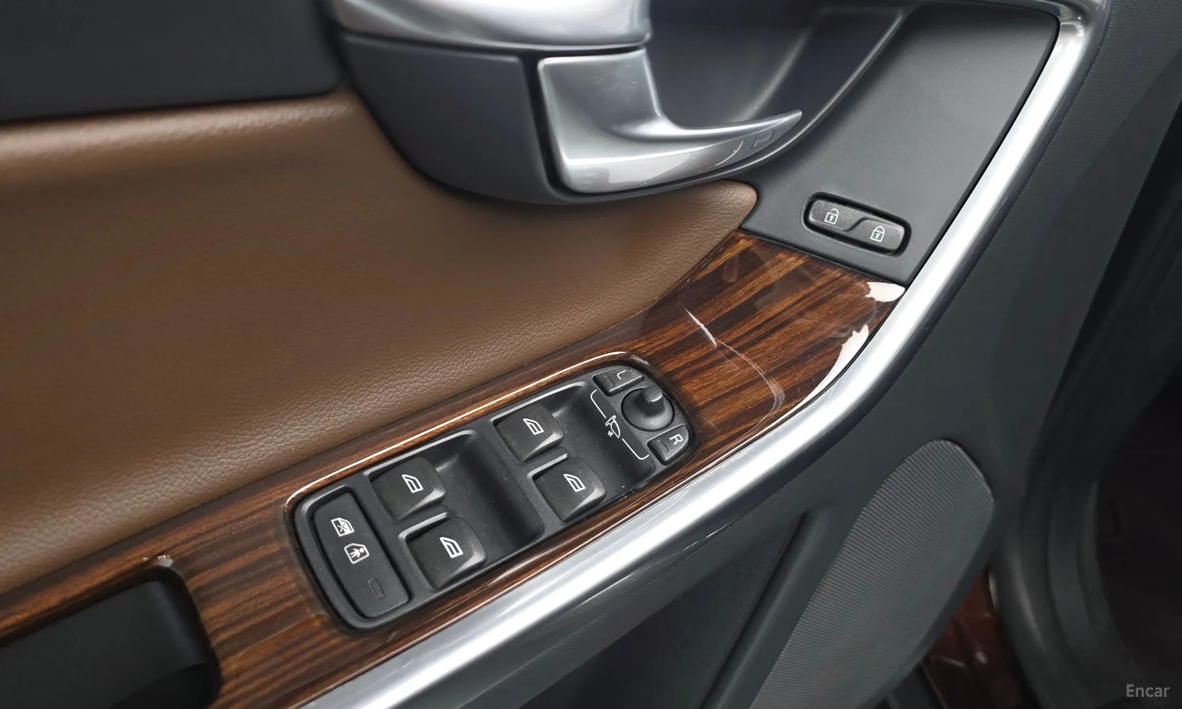 Volvo XC60 превью 18