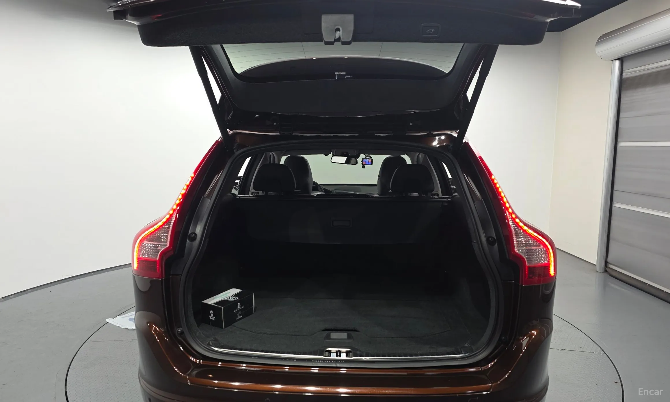 Volvo XC60 превью 20
