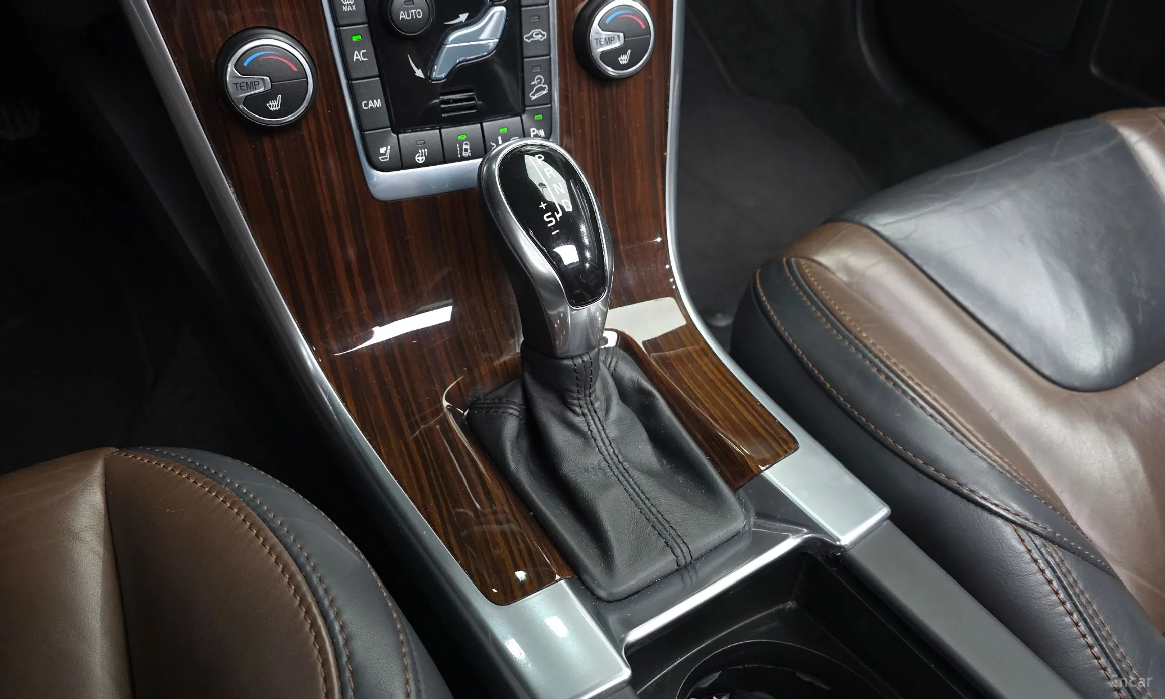 Volvo XC60 превью 9