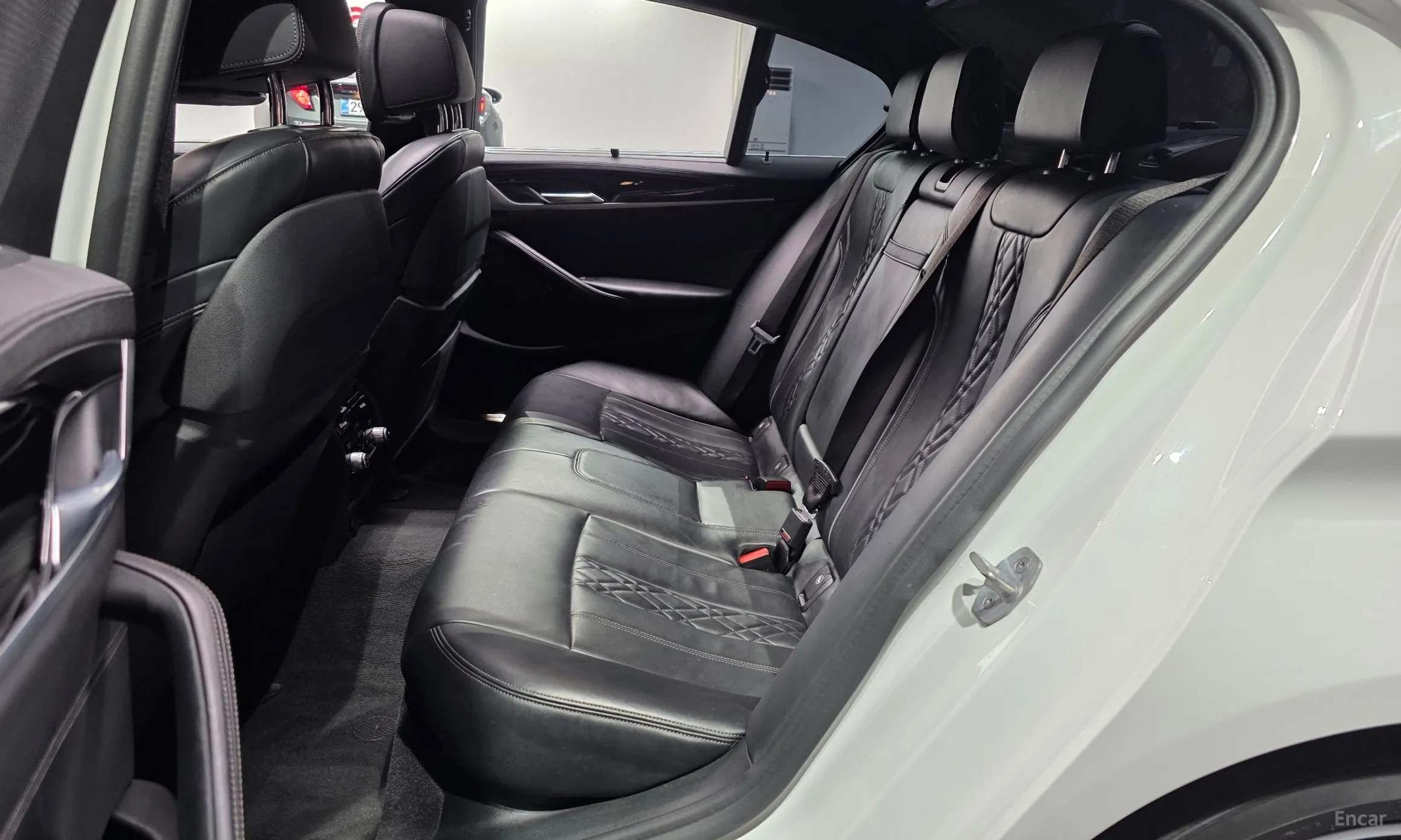 BMW 5 Series (G30) превью 11
