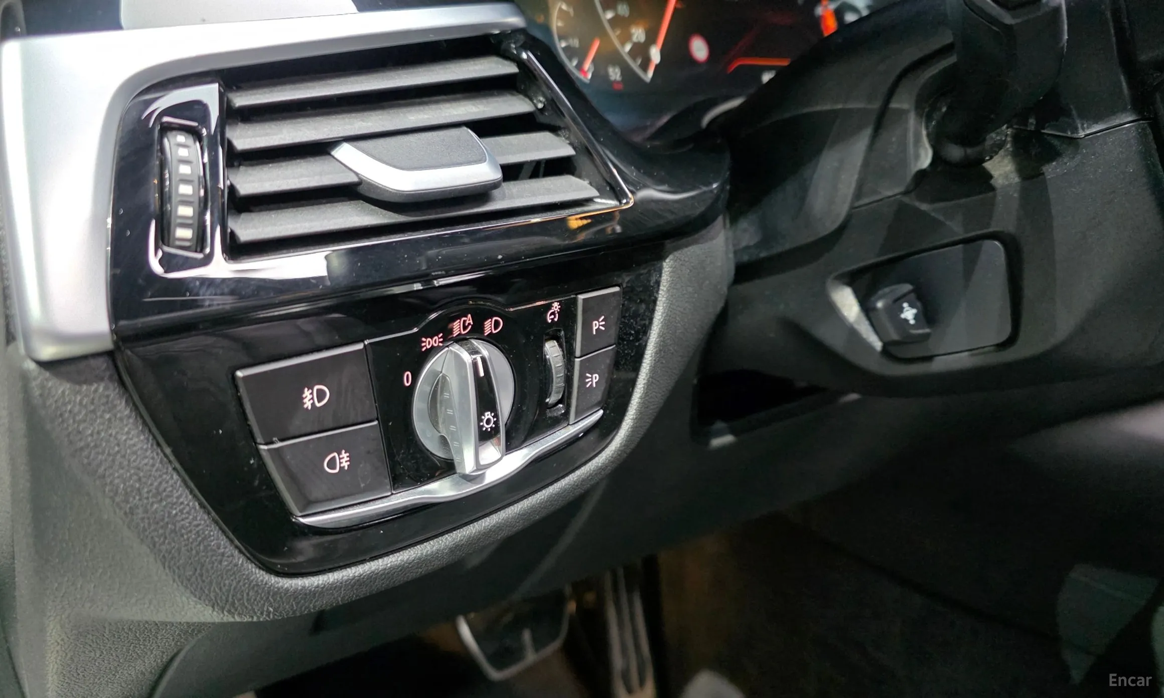 BMW 5 Series (G30) превью 12