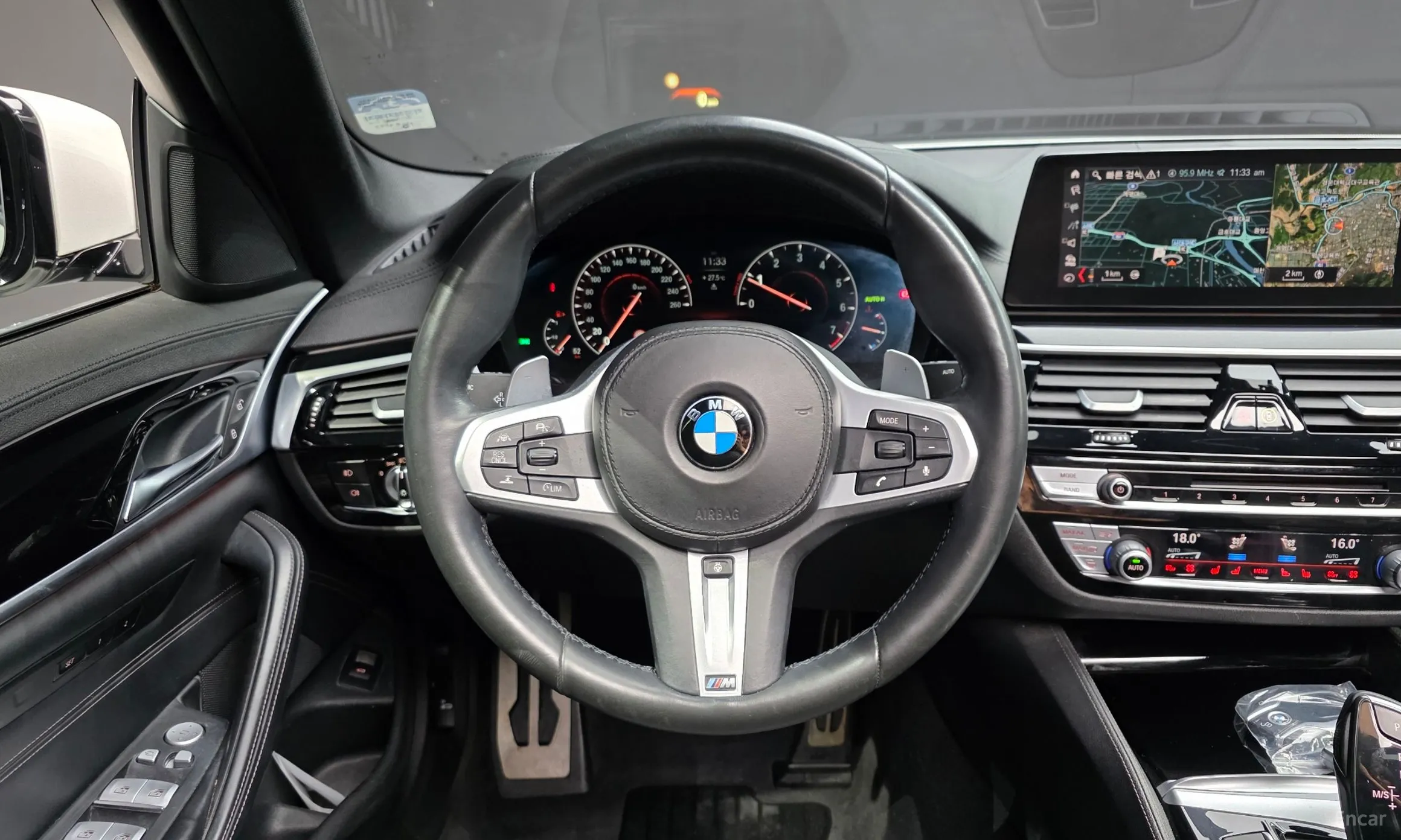 BMW 5 Series (G30) превью 13
