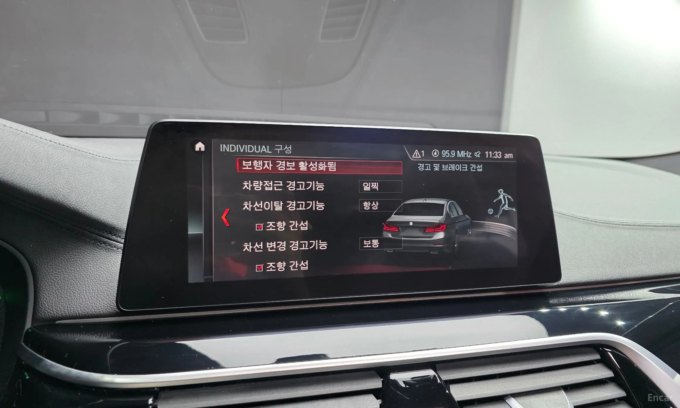 BMW 5 Series (G30) превью 15