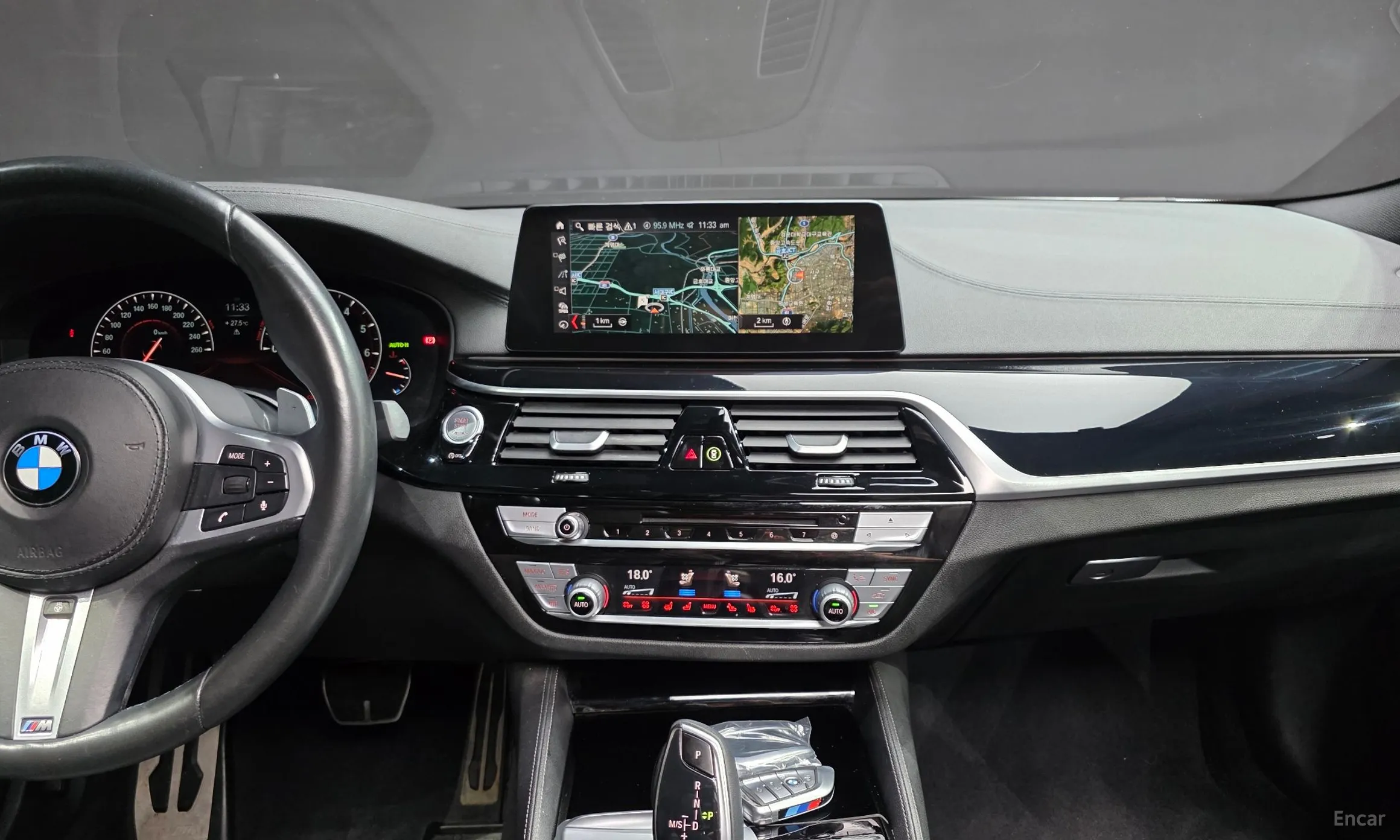 BMW 5 Series (G30) превью 17