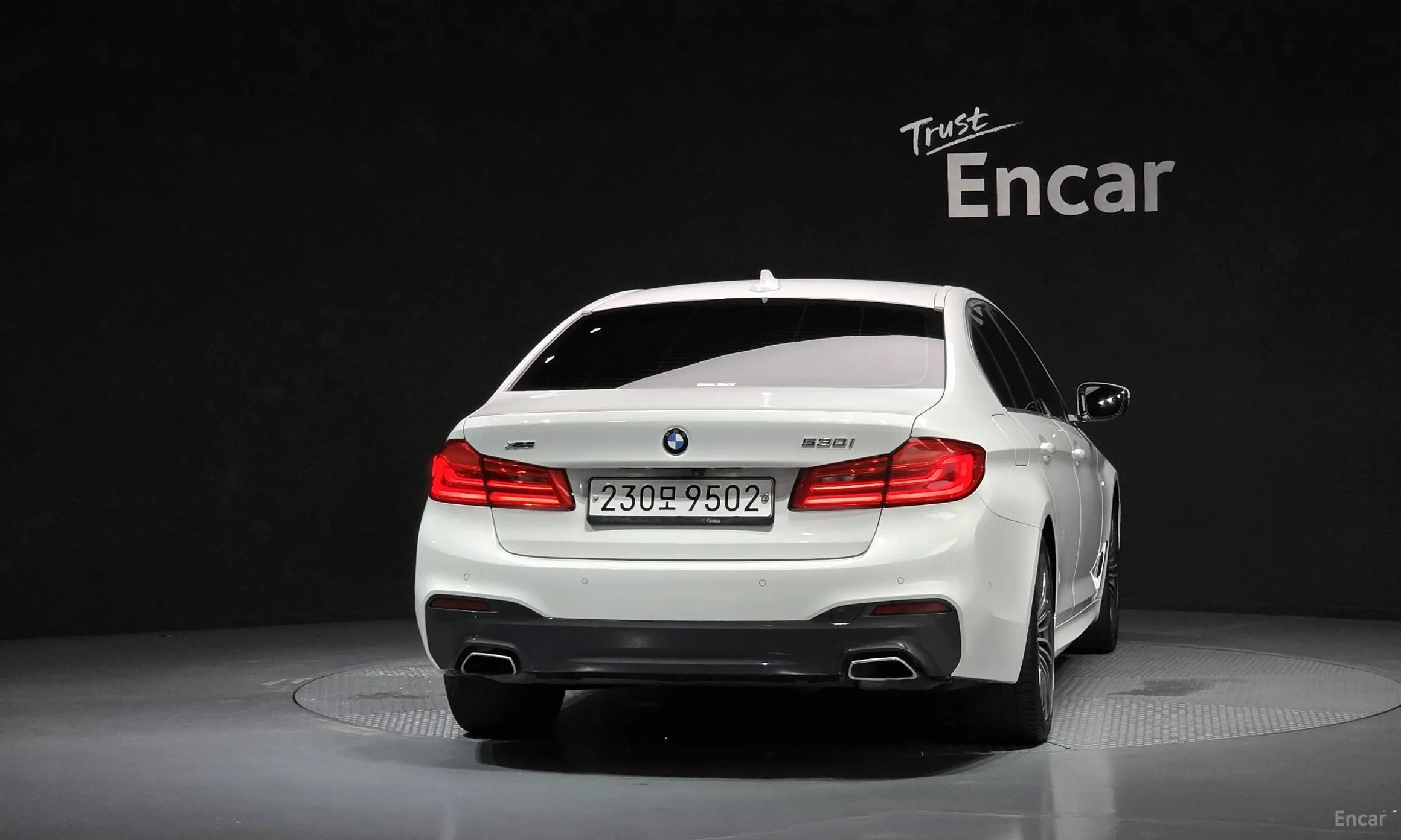 BMW 5 Series (G30) превью 4