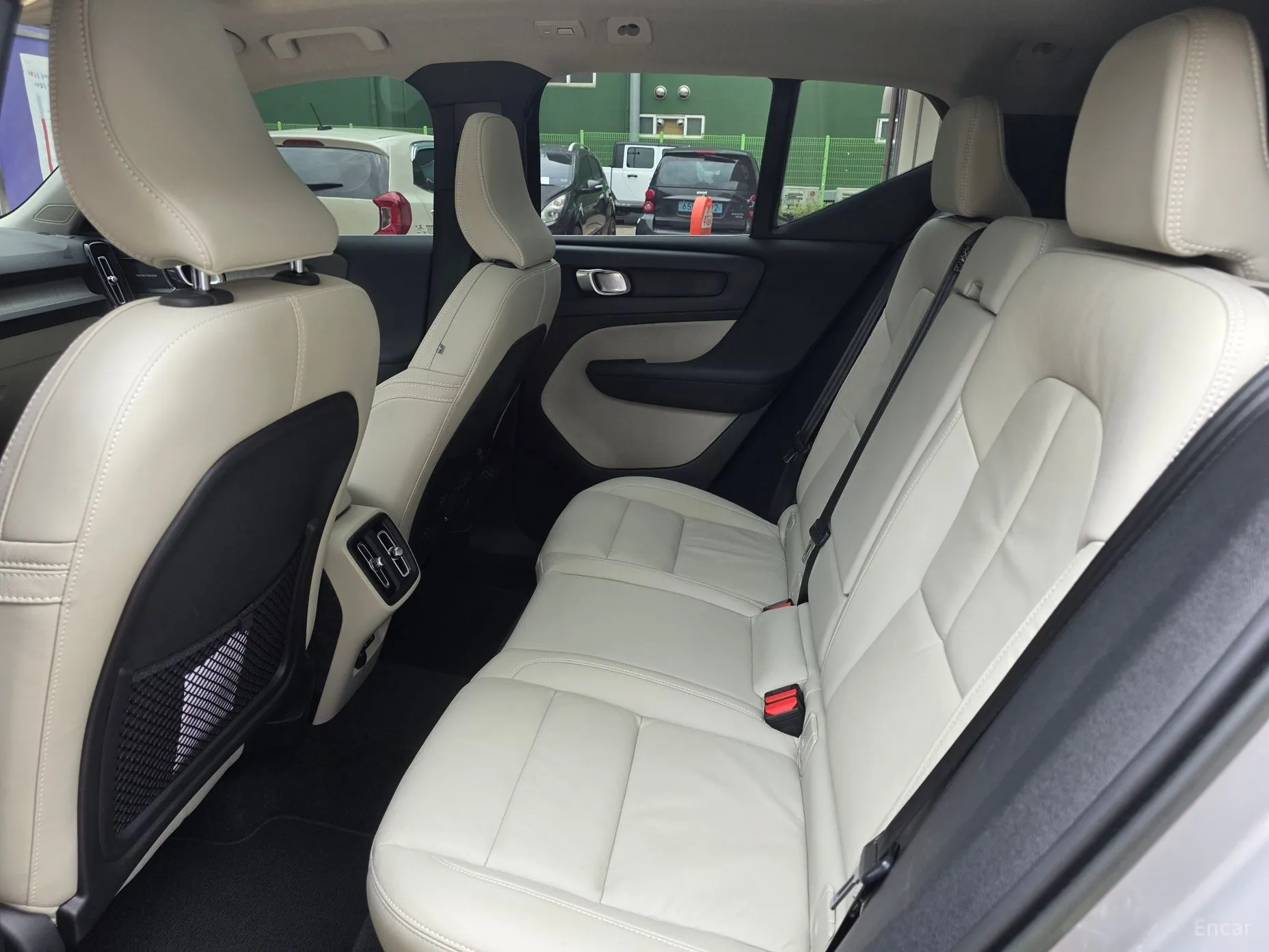 Volvo XC40 превью 10