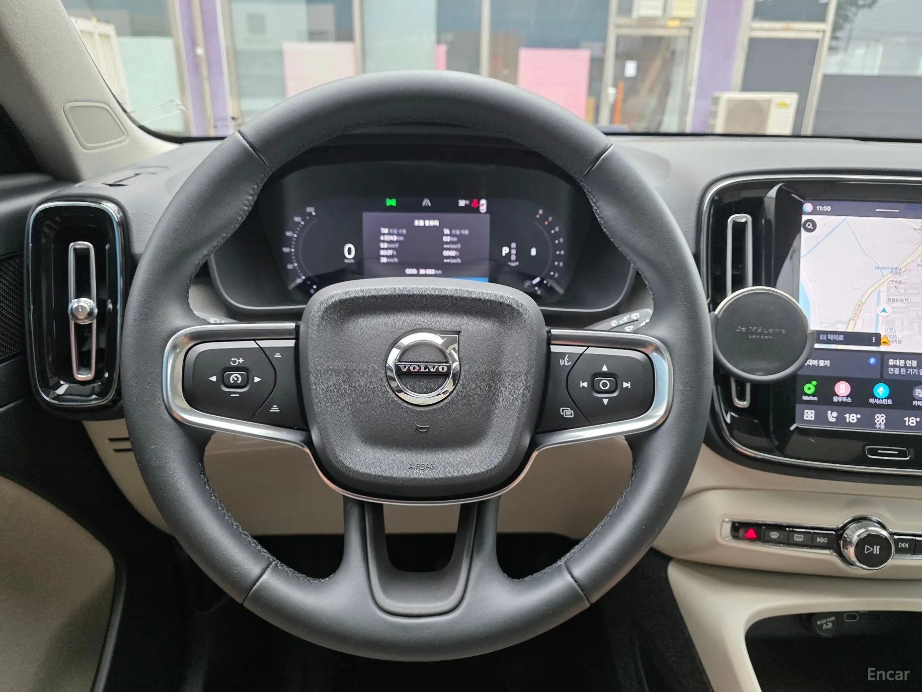 Volvo XC40 превью 16