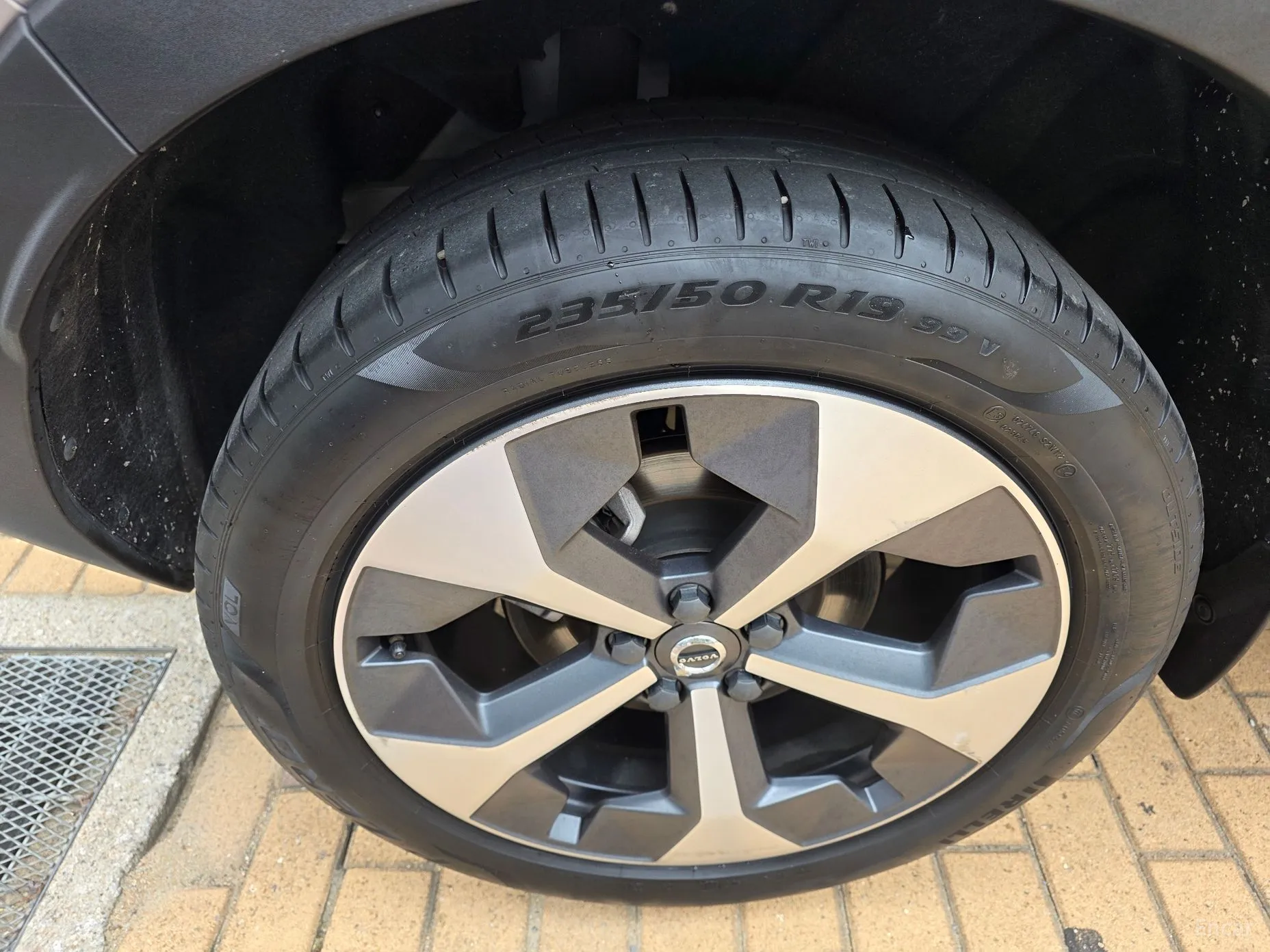 Volvo XC40 превью 5