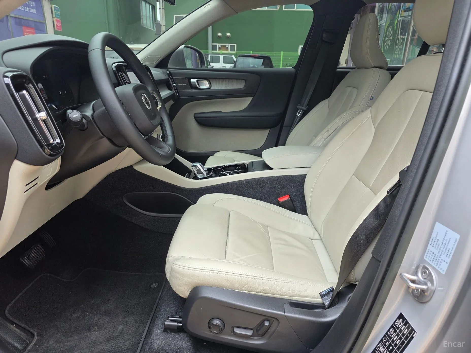 Volvo XC40 превью 7