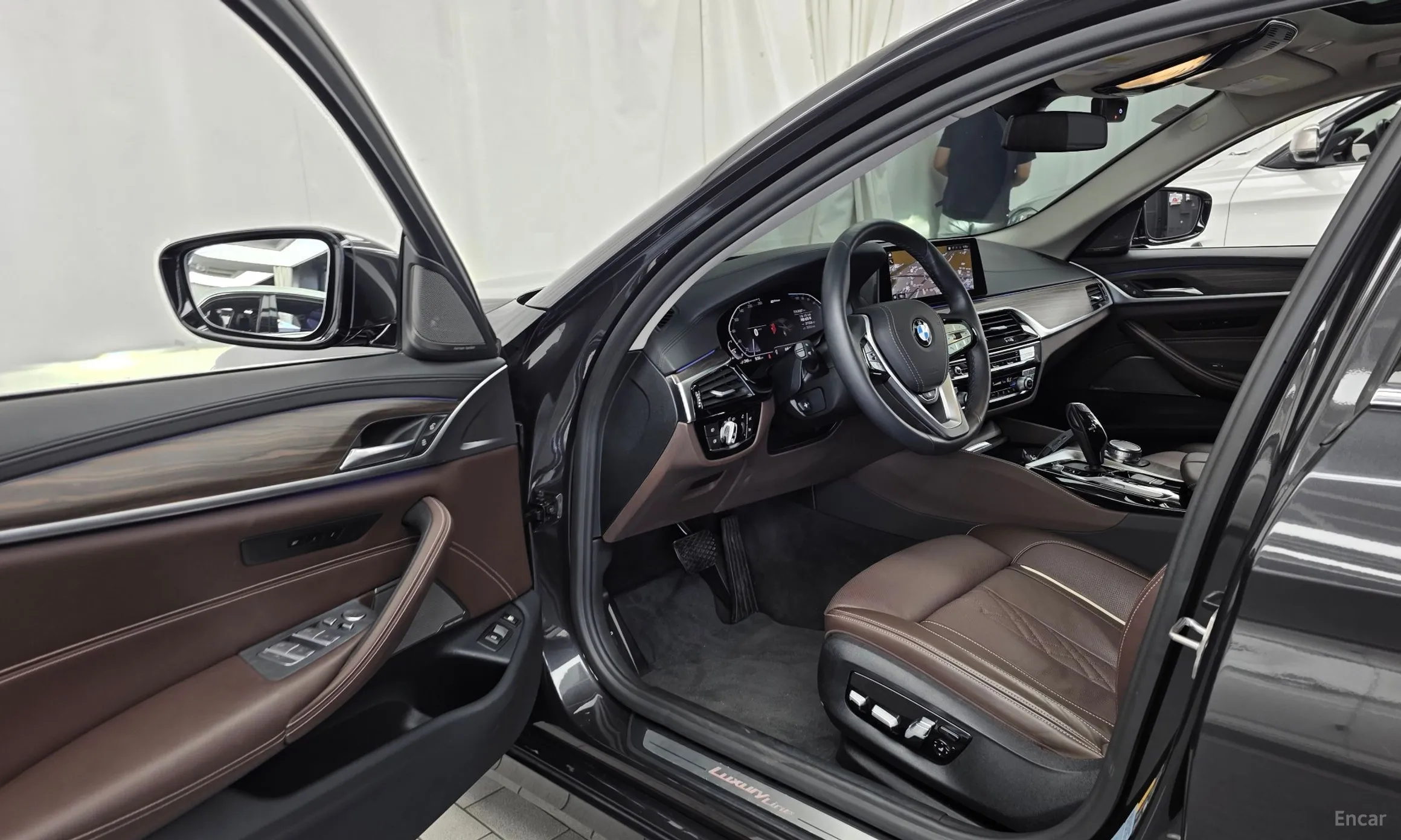 BMW 5 Series (G30) превью 10