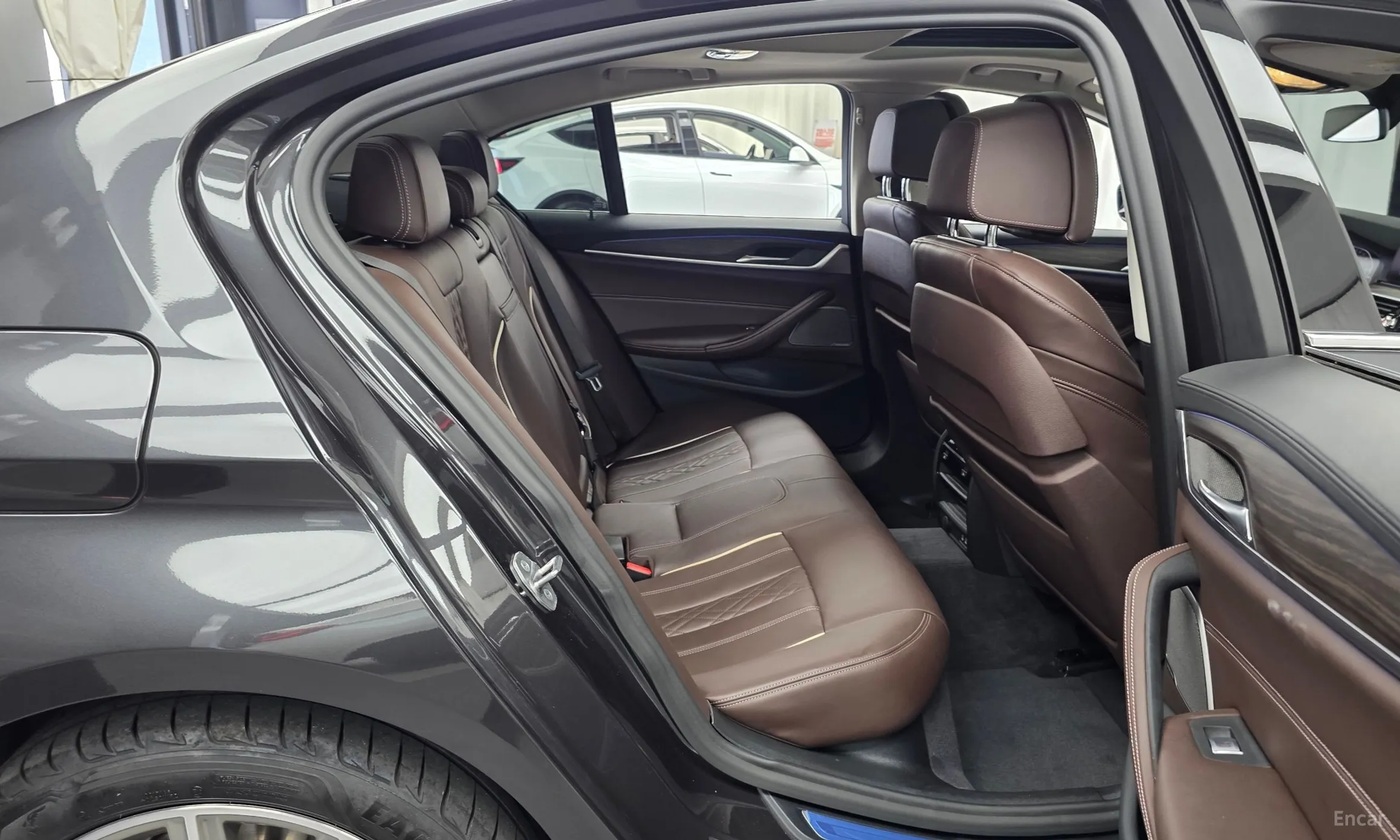 BMW 5 Series (G30) превью 11