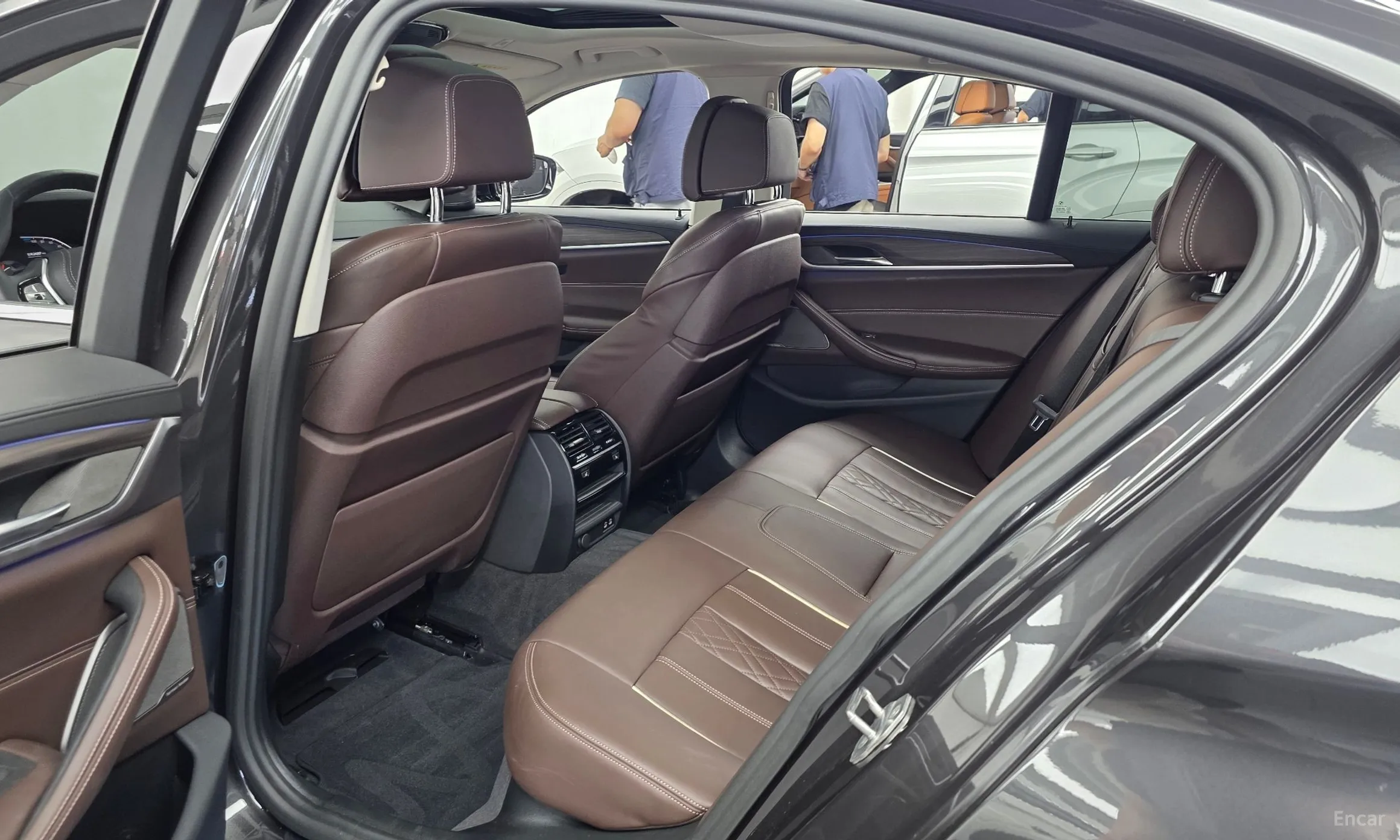 BMW 5 Series (G30) превью 12