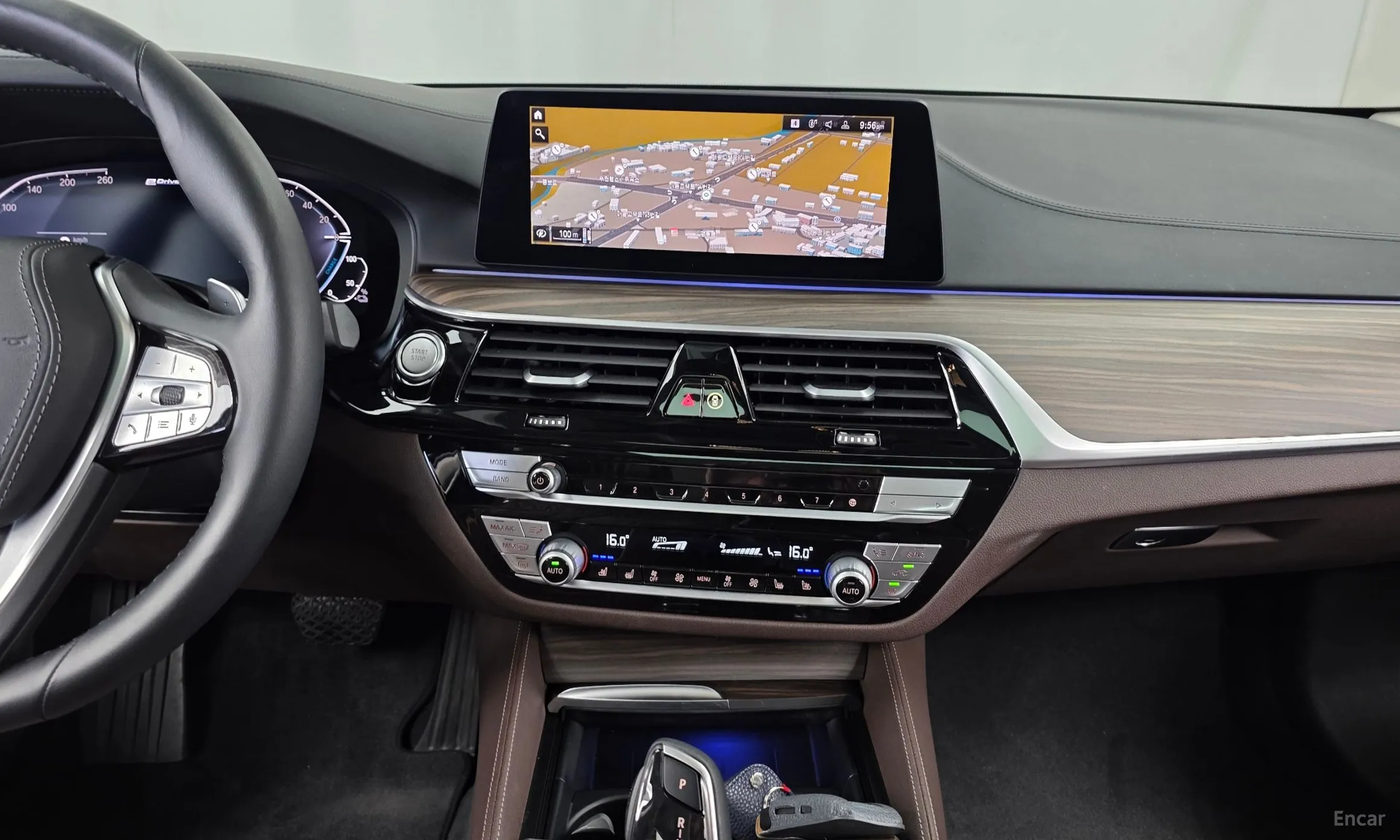 BMW 5 Series (G30) превью 13