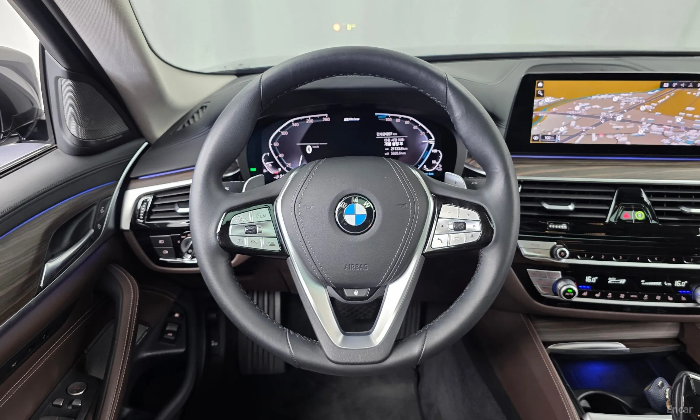 BMW 5 Series (G30) превью 14