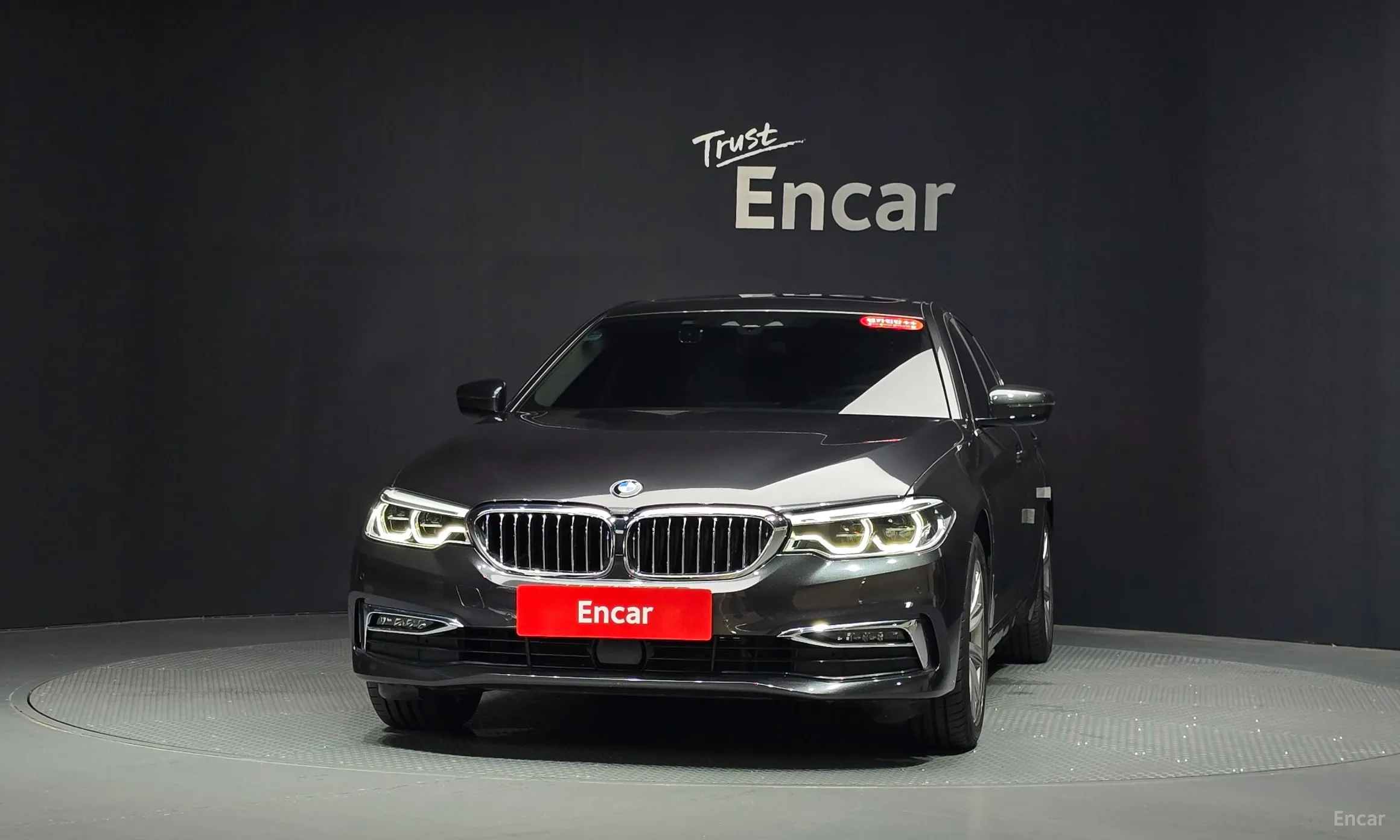 BMW 5 Series (G30) превью 3