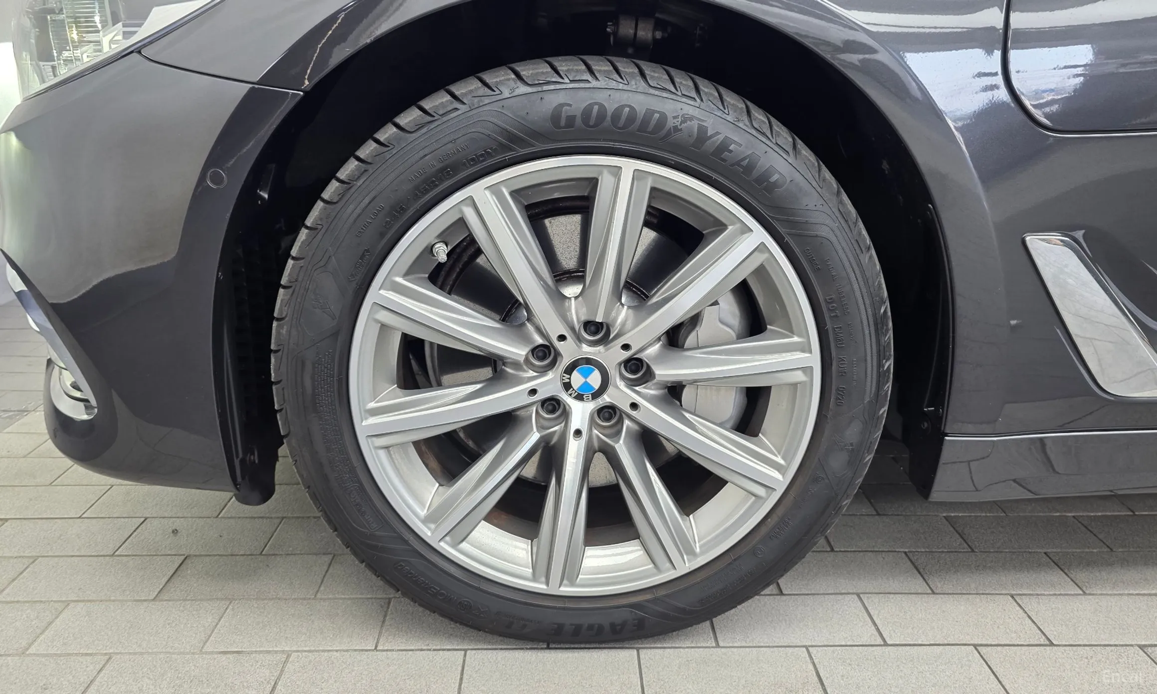 BMW 5 Series (G30) превью 5