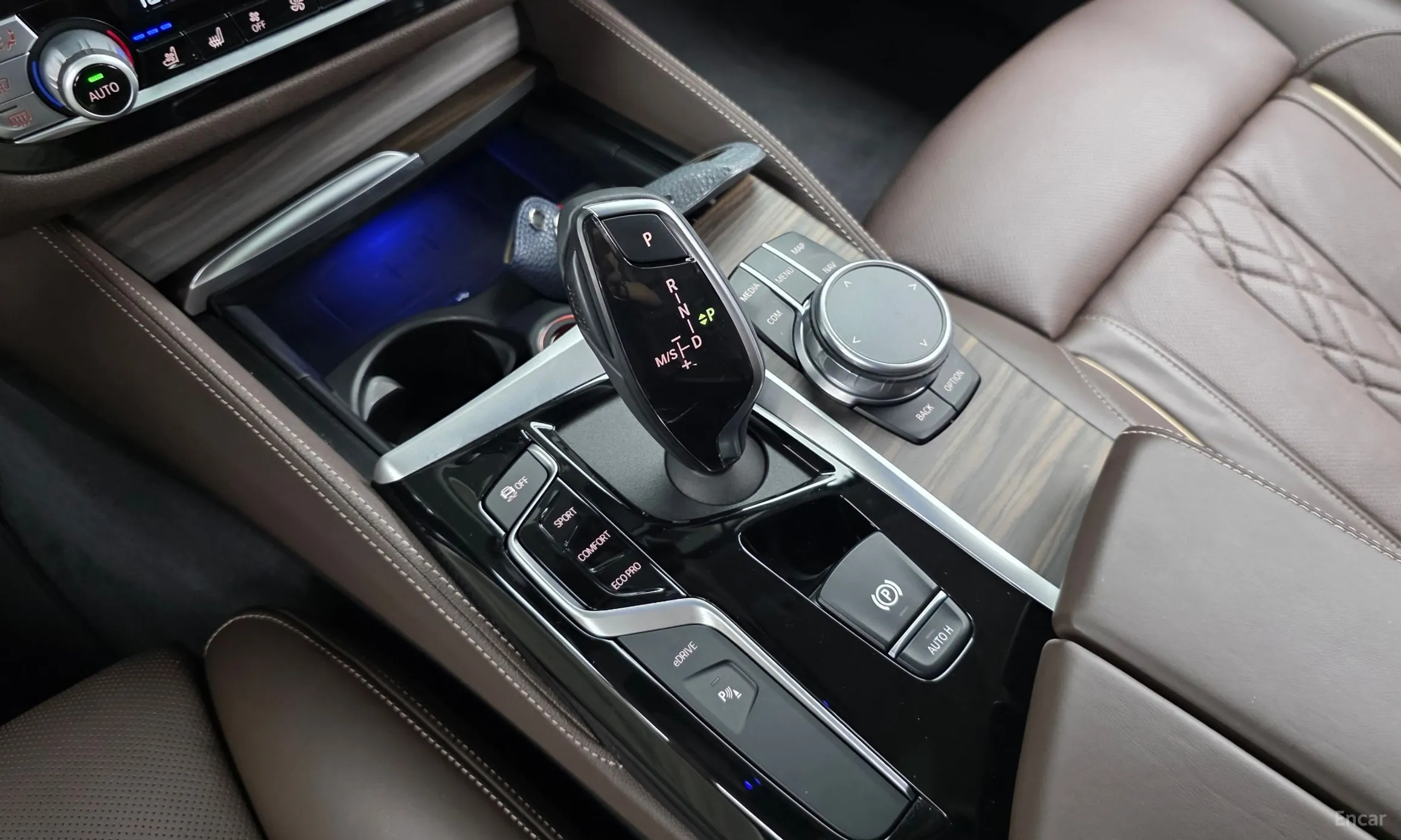 BMW 5 Series (G30) превью 9
