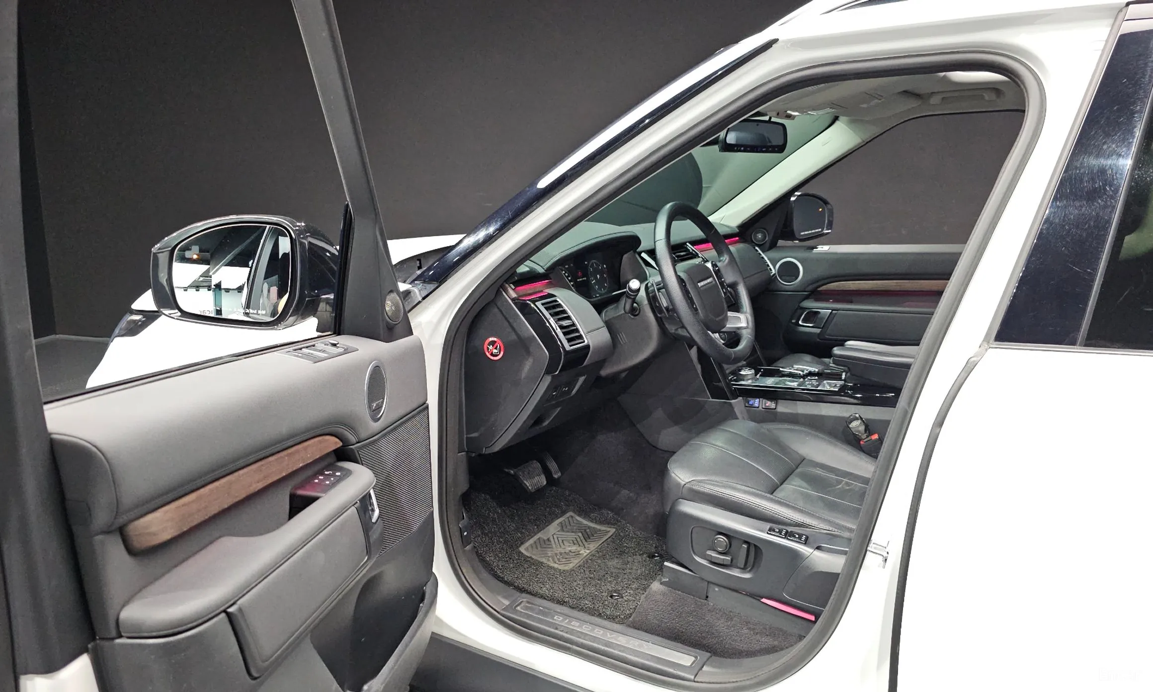 Land Rover Discovery 5 превью 10